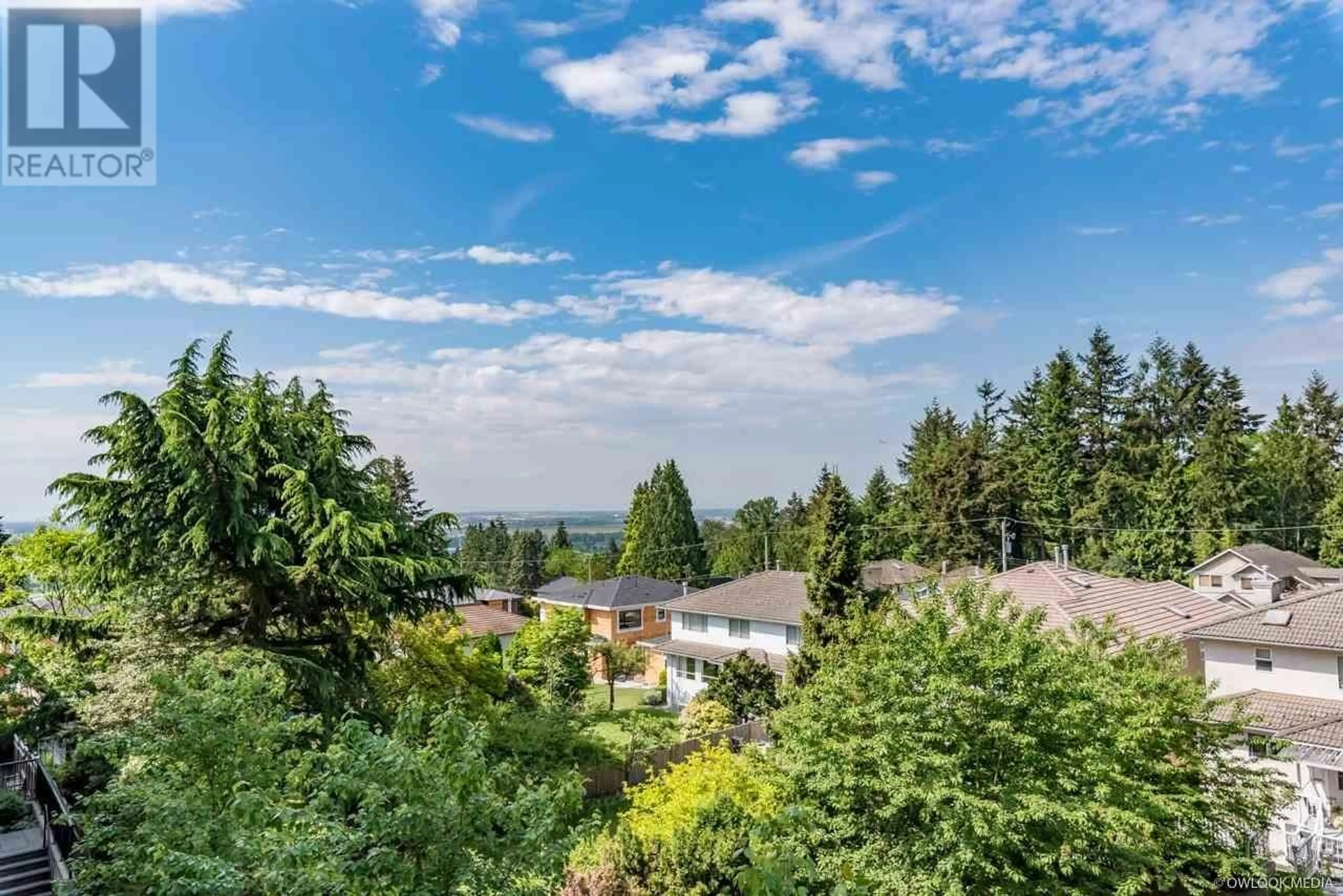 A pic from exterior of the house or condo, the fenced backyard for 302 7727 ROYAL OAK AVENUE, Burnaby British Columbia V5J4K2