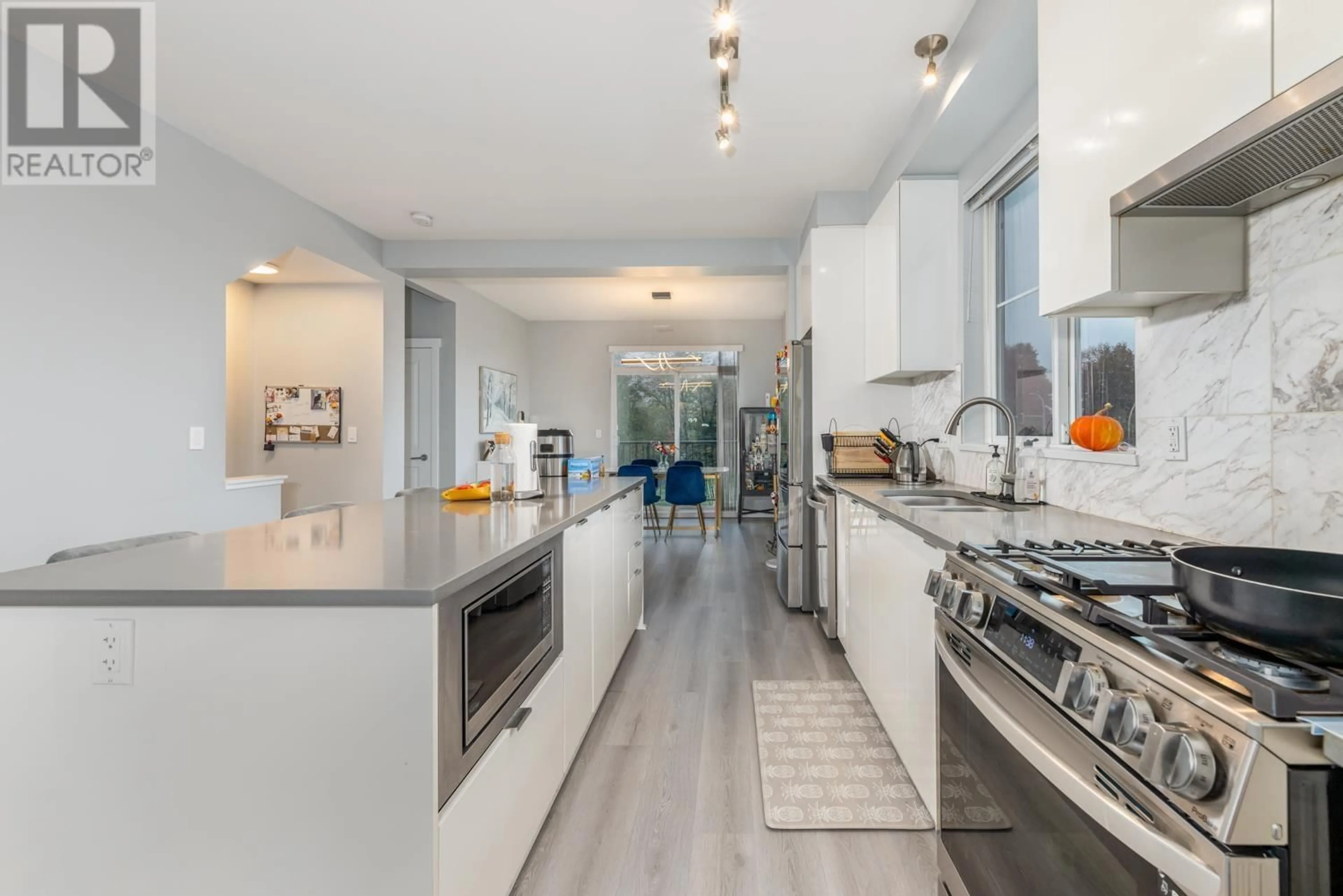 Open concept kitchen for 39 9728 ALEXANDRA ROAD, Richmond British Columbia V6X0M4