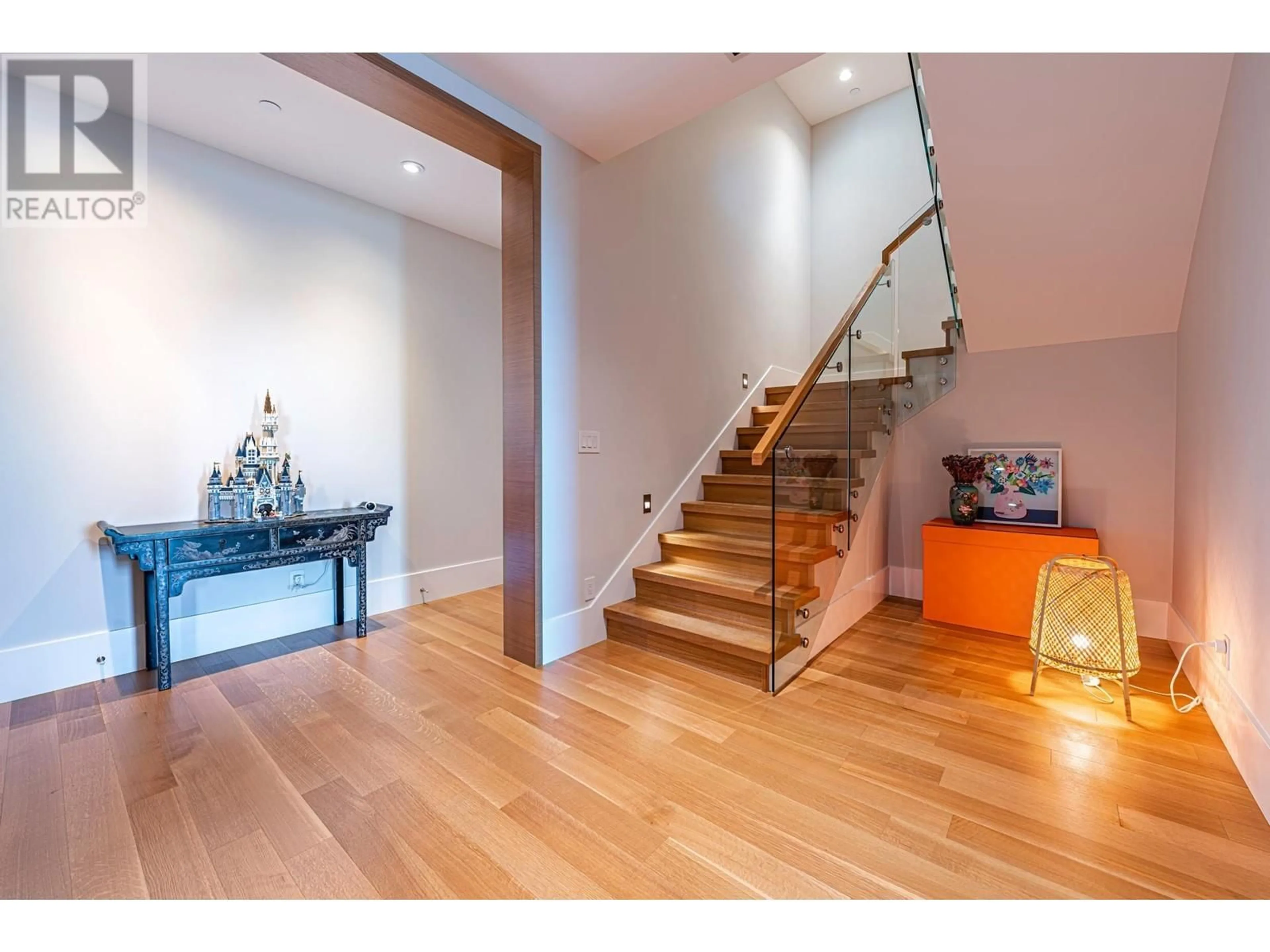 Indoor foyer, wood floors for 2761 HIGHVIEW PLACE, West Vancouver British Columbia V7S0A4