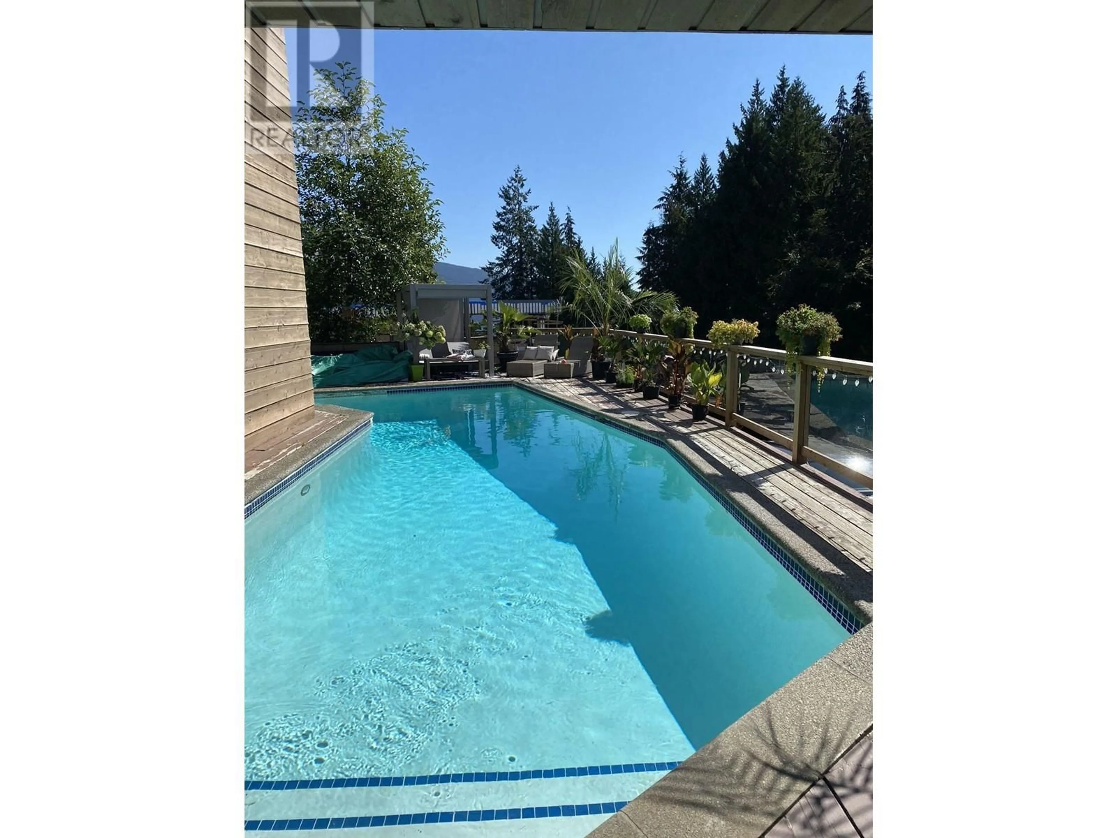 Indoor or outdoor pool for 1135 MILLSTREAM ROAD, West Vancouver British Columbia V7S2C8