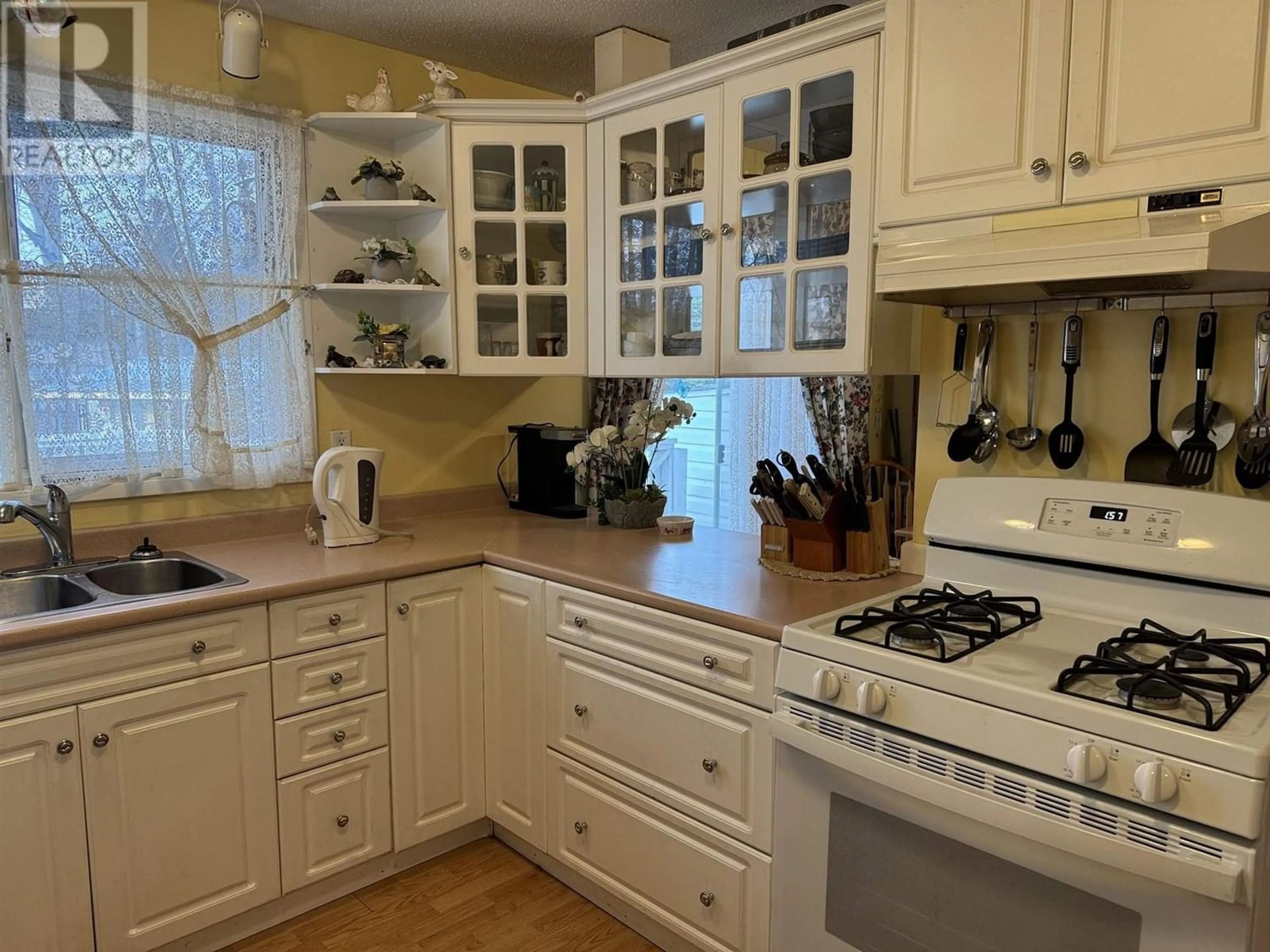 Standard kitchen, ceramic/tile floor for 11 GAGNON CRESCENT, Mackenzie British Columbia V0J2C0