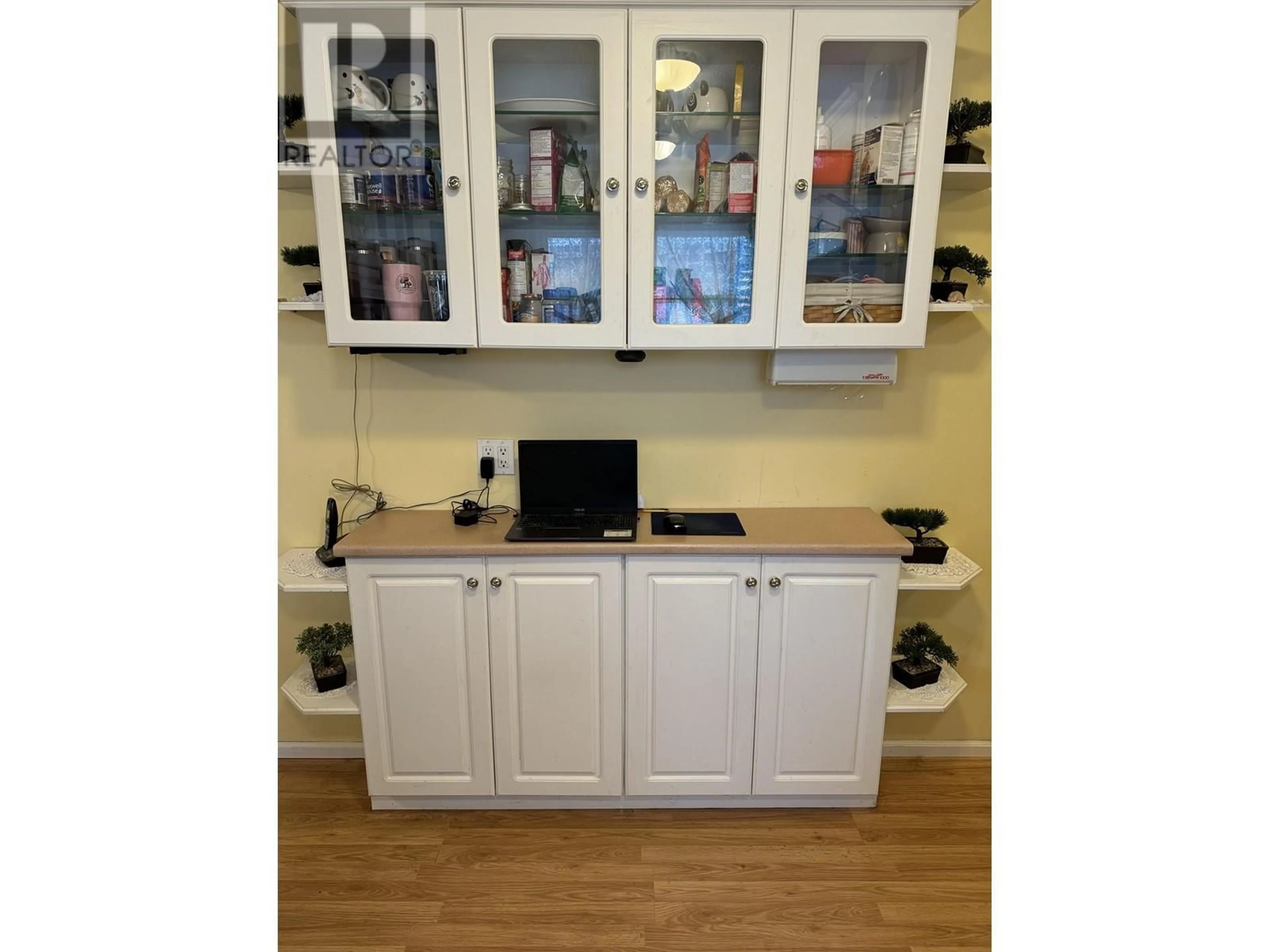 Standard kitchen, wood/laminate floor for 11 GAGNON CRESCENT, Mackenzie British Columbia V0J2C0