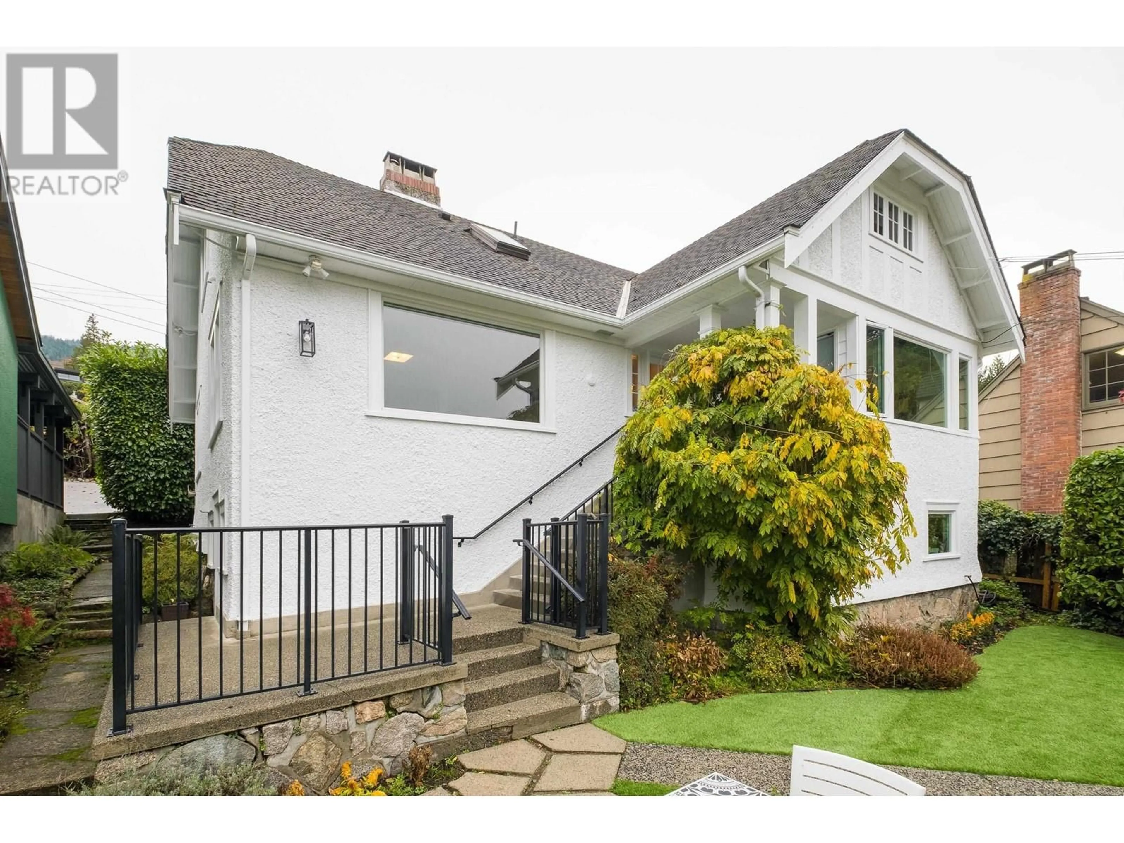 Frontside or backside of a home, cottage for 3260 TRAVERS AVENUE, West Vancouver British Columbia V7V1G5