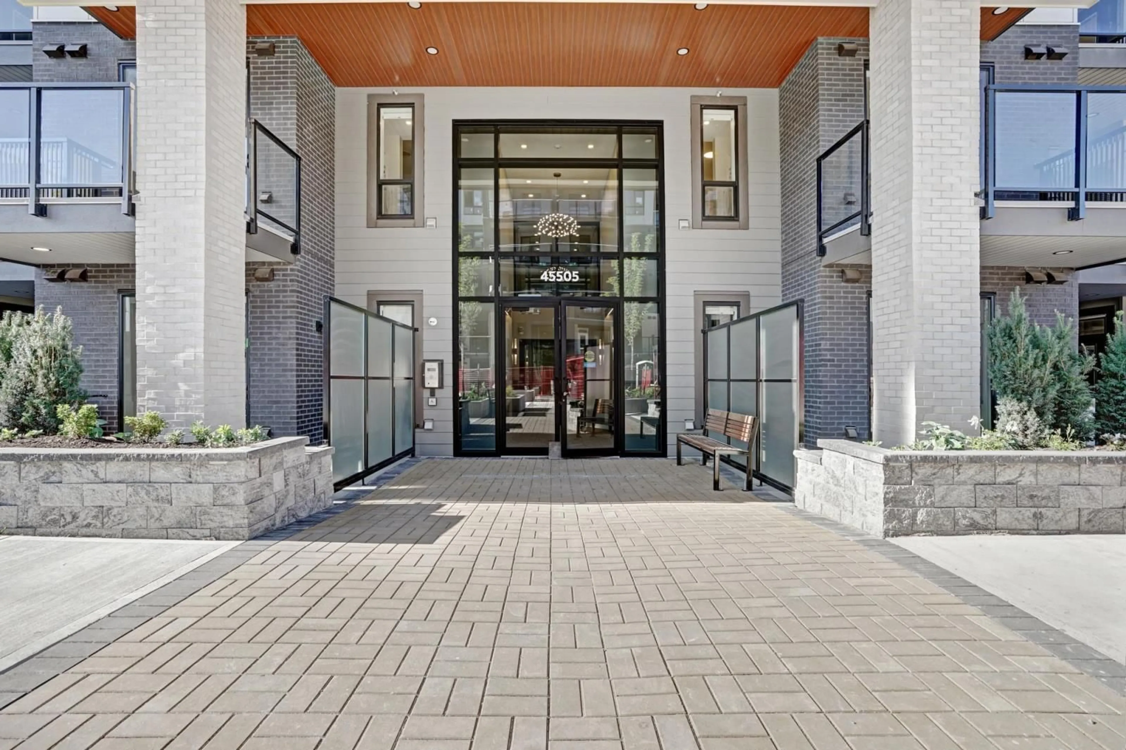 Indoor foyer, ceramic floors for 612 45505 CAMPUS DRIVE, Chilliwack British Columbia V2R6L2