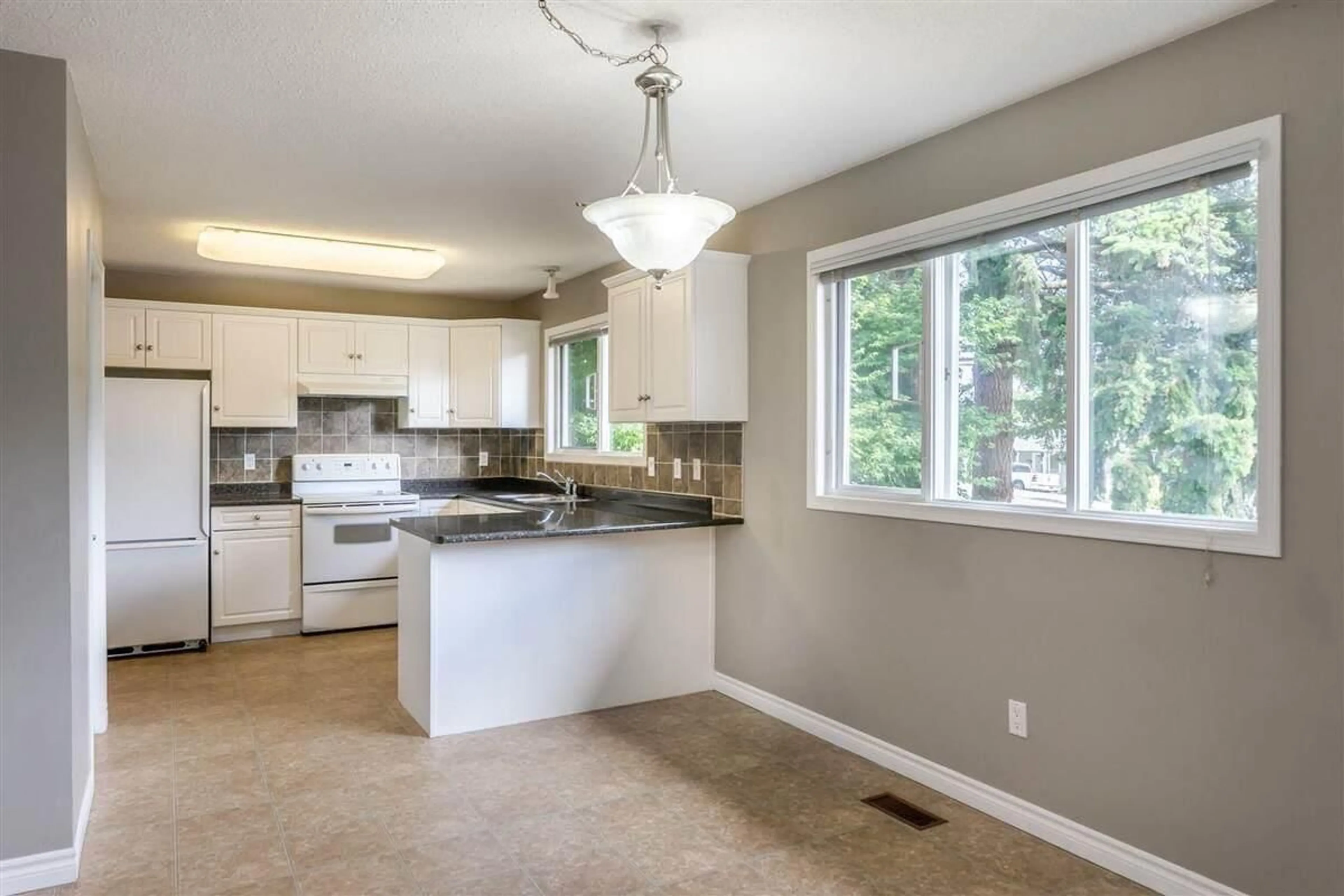 Open concept kitchen for 34779 MARSHALL ROAD, Abbotsford British Columbia V2S1M4