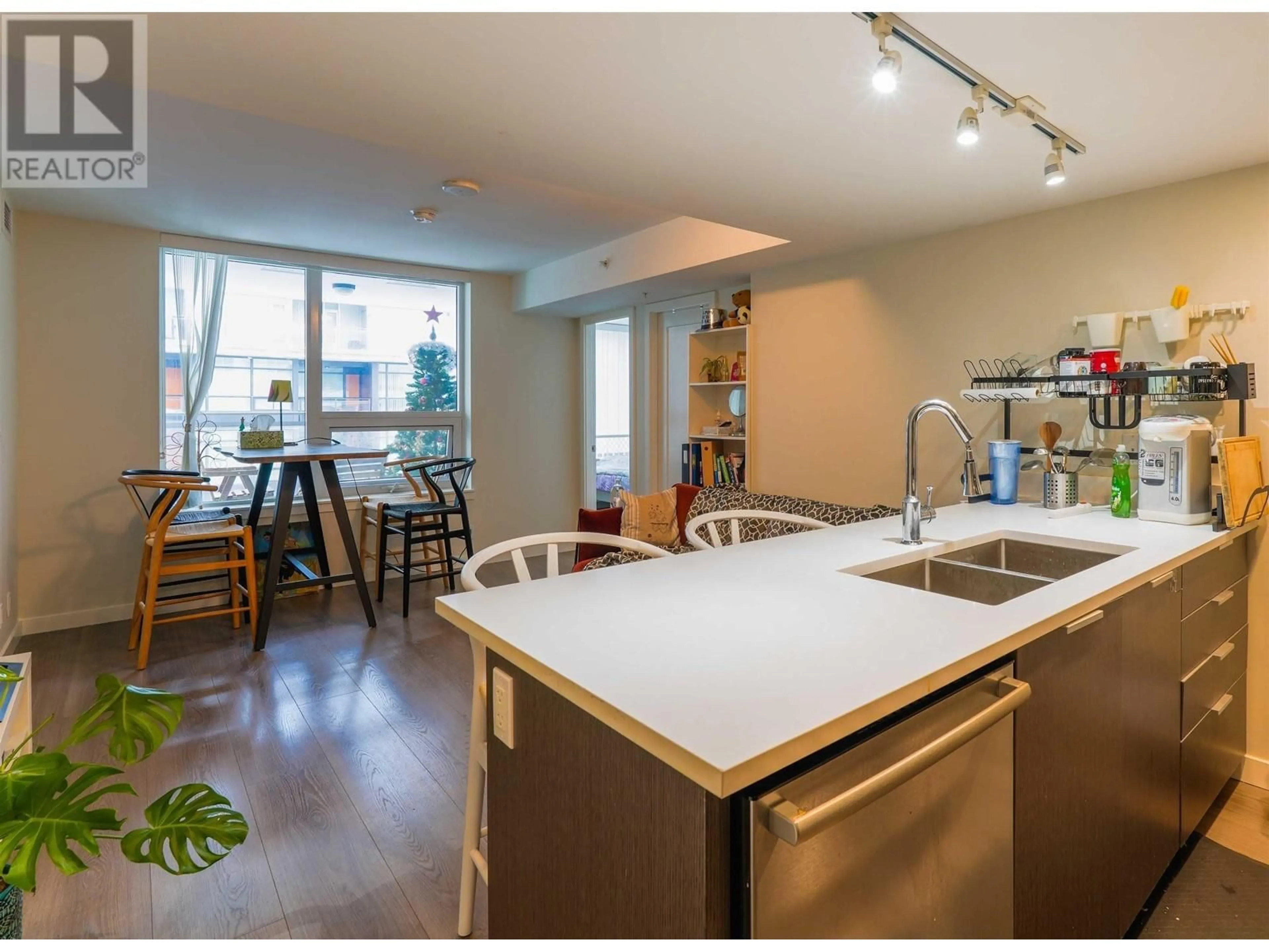 Open concept kitchen for 615 8699 HAZELBRIDGE WAY, Richmond British Columbia V6X0T4