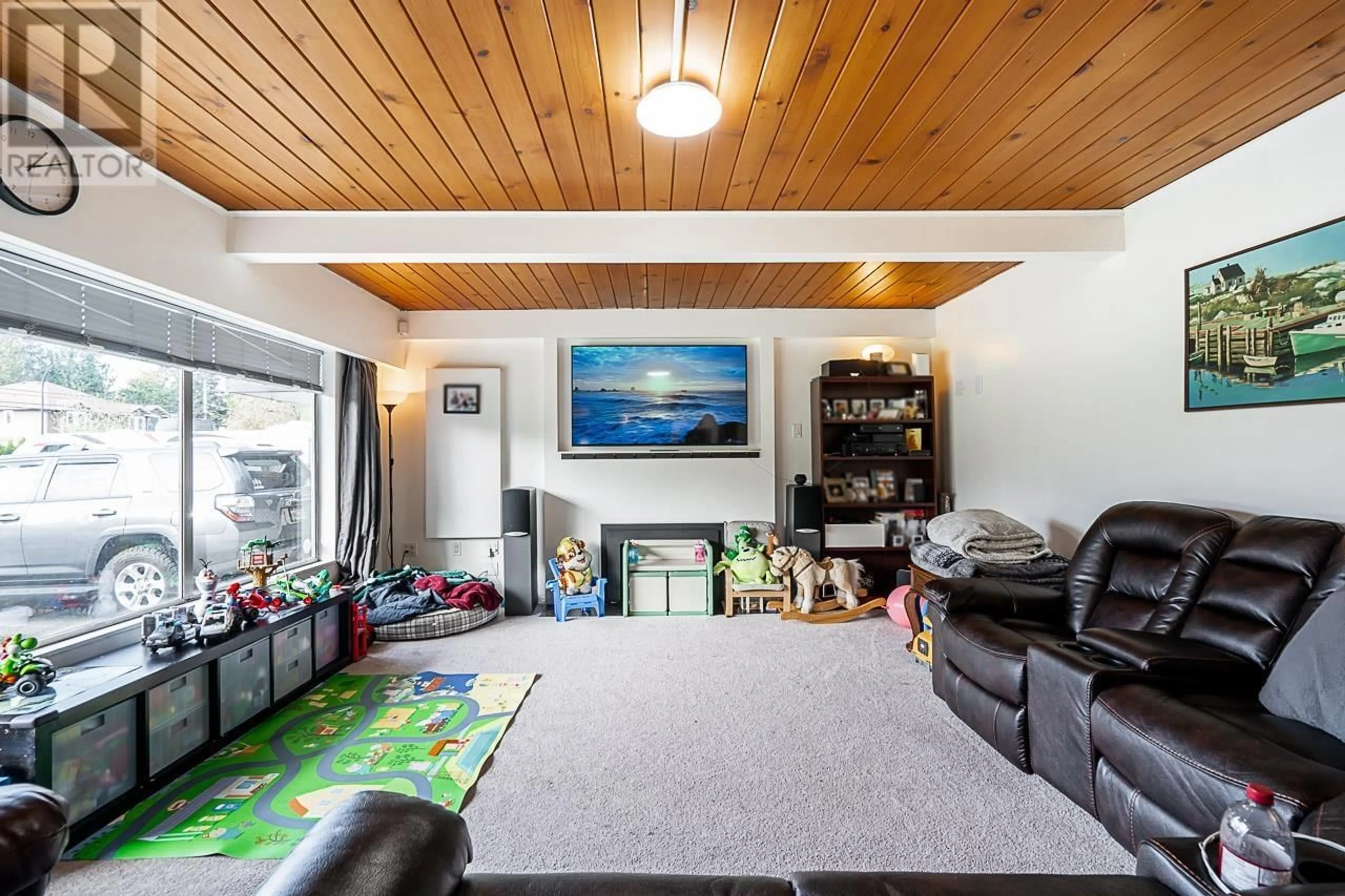 Living room, wood floors for 12484 203 STREET, Maple Ridge British Columbia V2X4W2