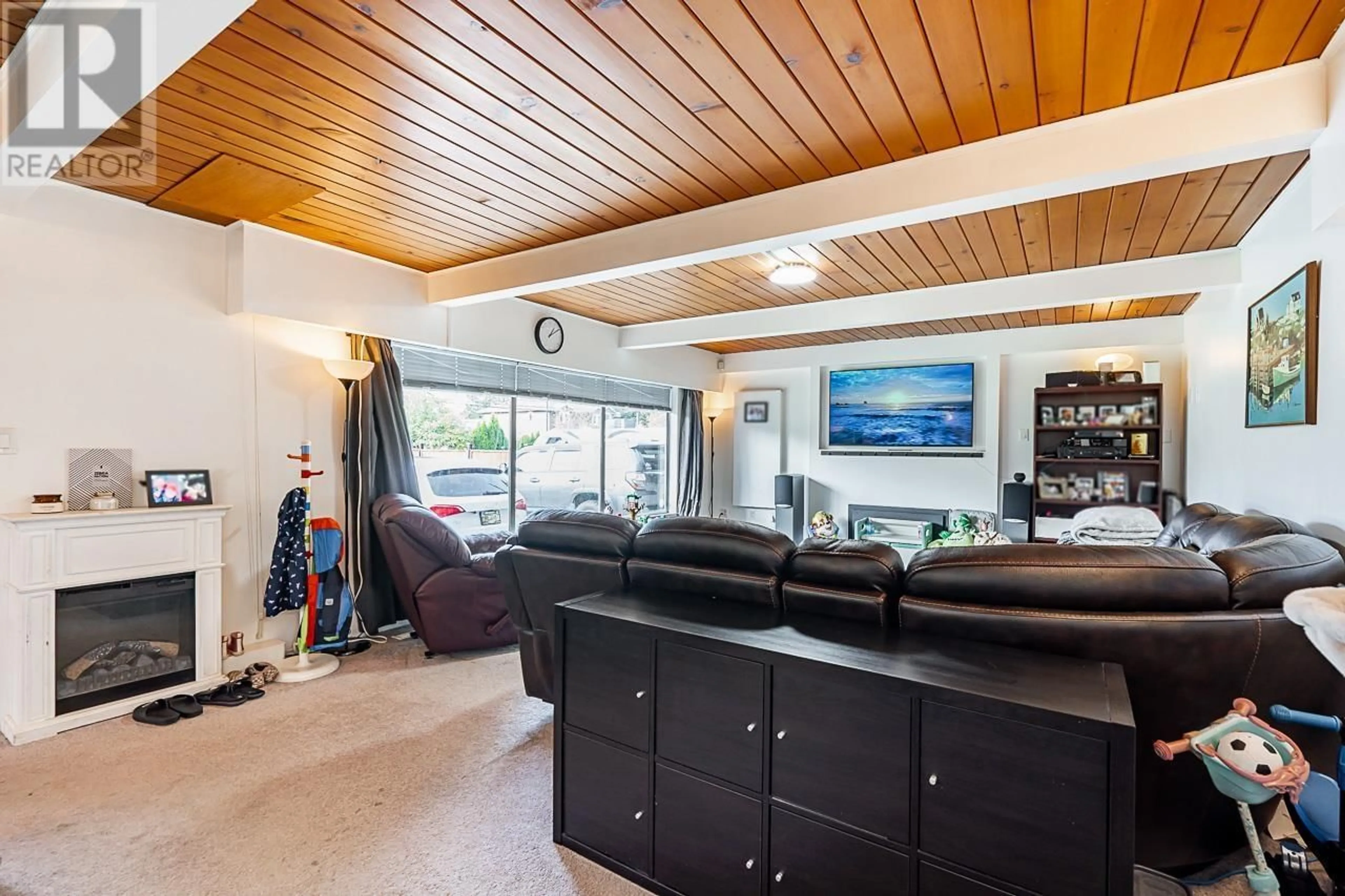 Living room, wood floors for 12484 203 STREET, Maple Ridge British Columbia V2X4W2