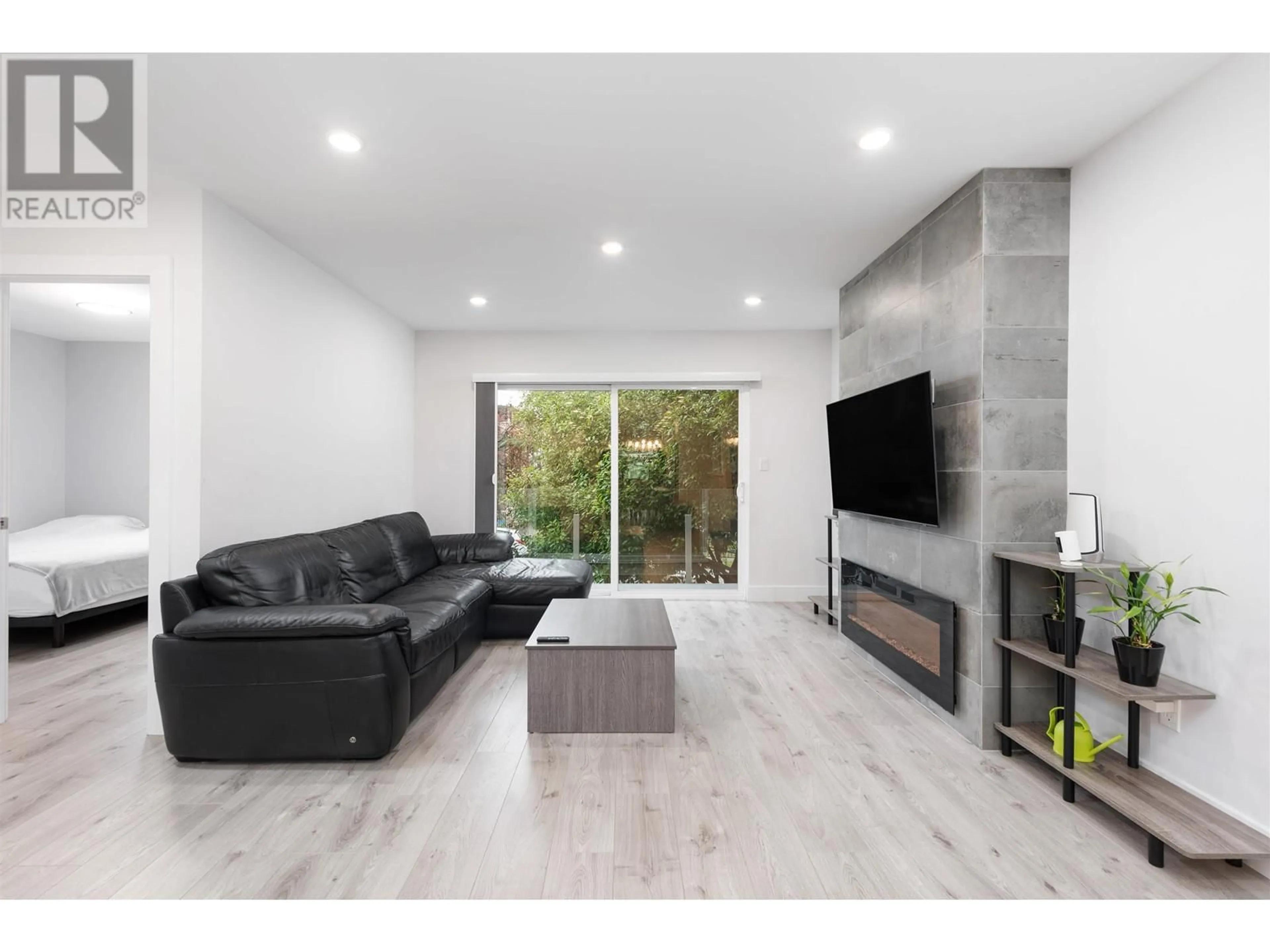 Living room, wood floors for 3303 VENABLES STREET, Vancouver British Columbia V5K2S7