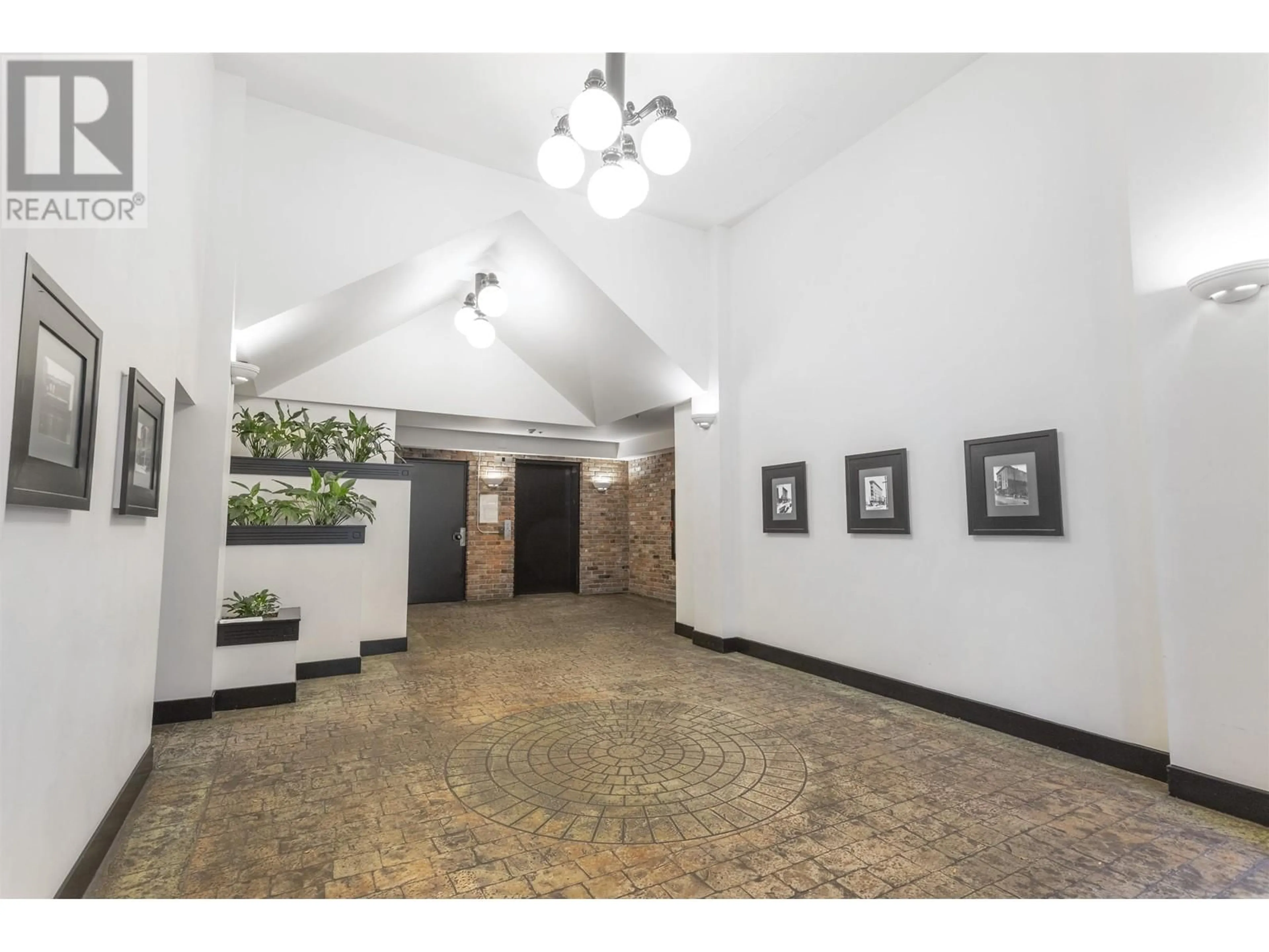 Indoor lobby, cement floor for 510 27 ALEXANDER STREET, Vancouver British Columbia V6A1B2