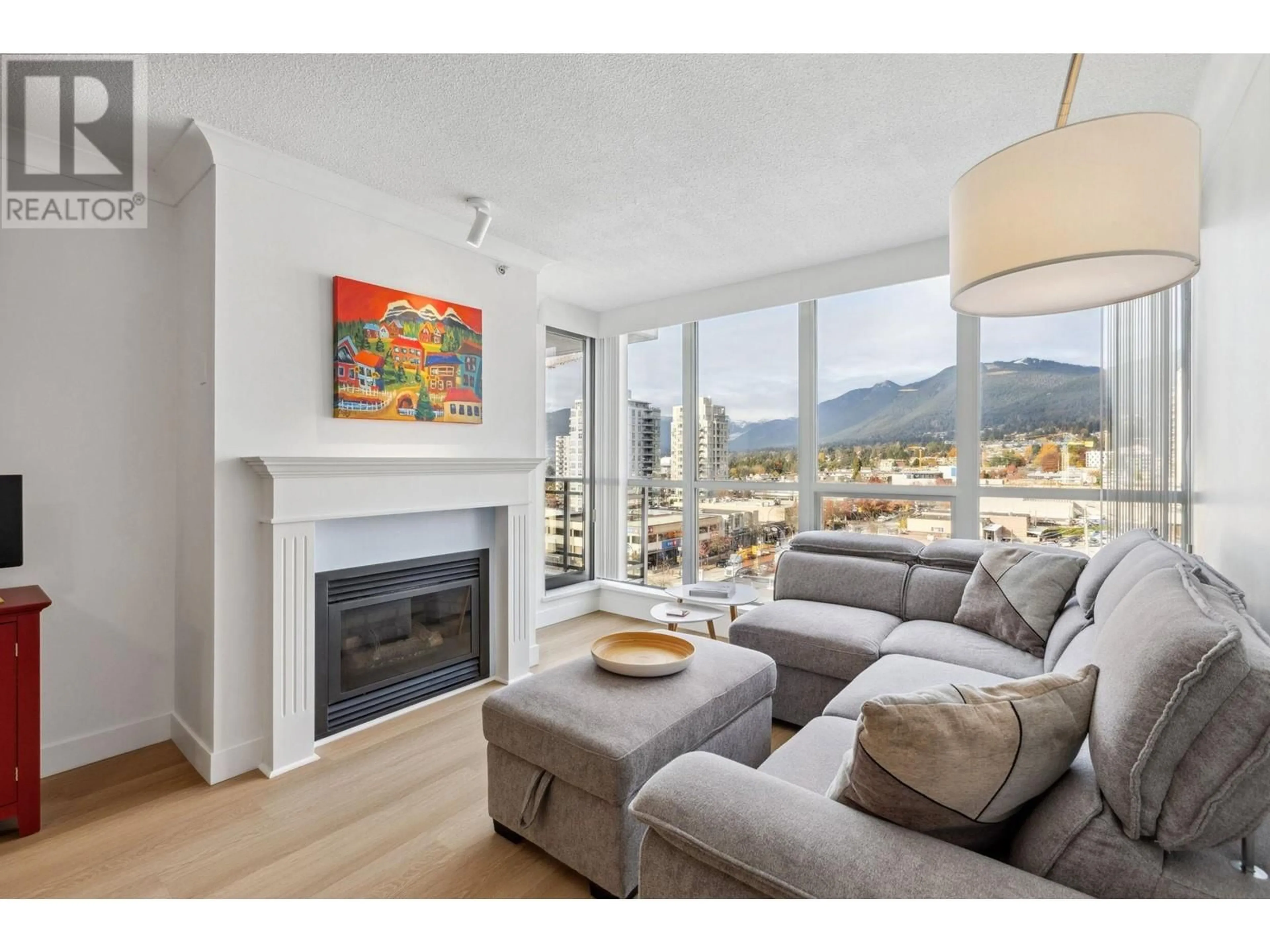 Living room, wood floors for 802 108 E 14TH STREET, North Vancouver British Columbia V7L2N3