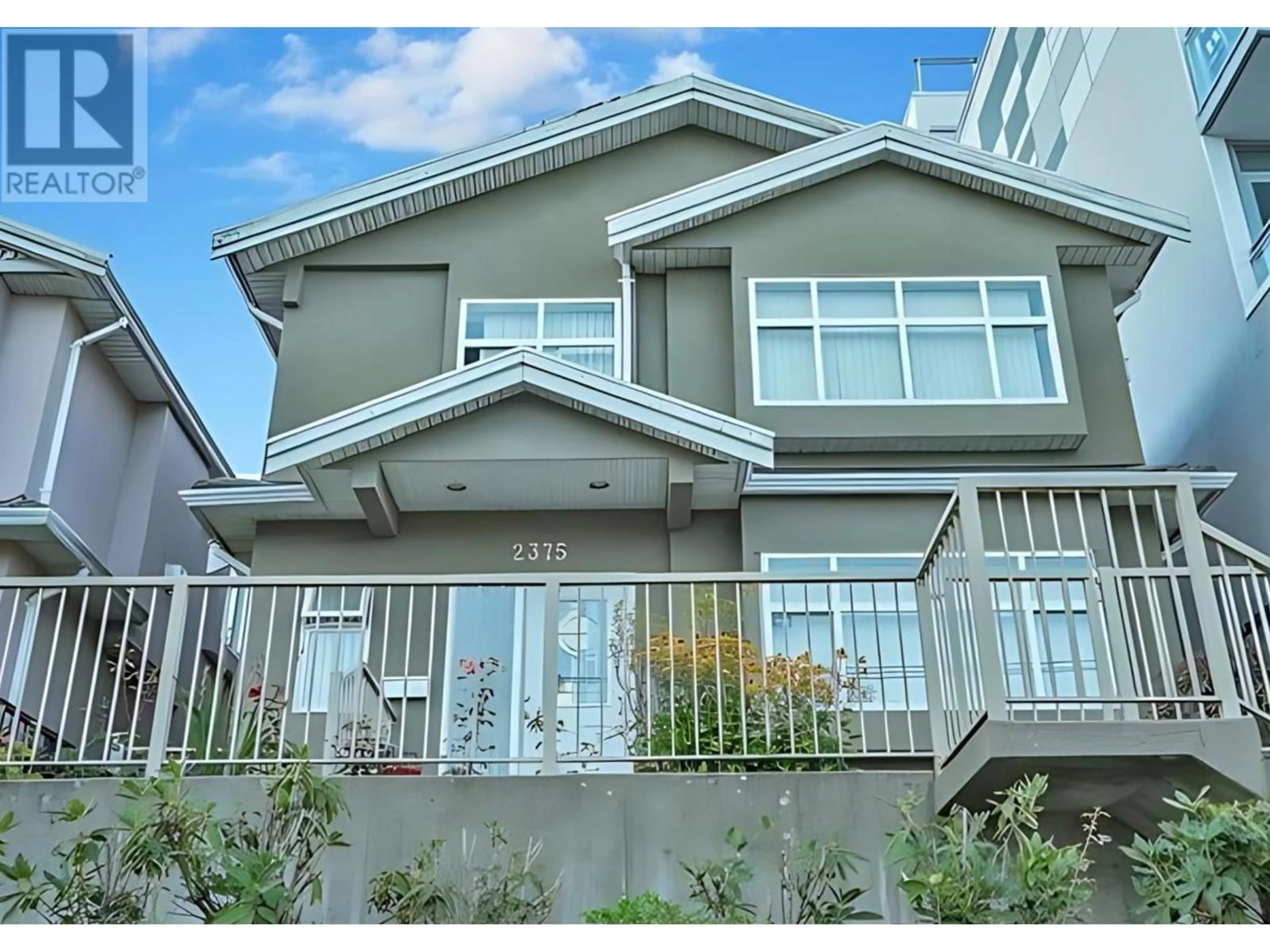 Home with vinyl exterior material, street for 2375 KINGSWAY, Vancouver British Columbia V5R5G8