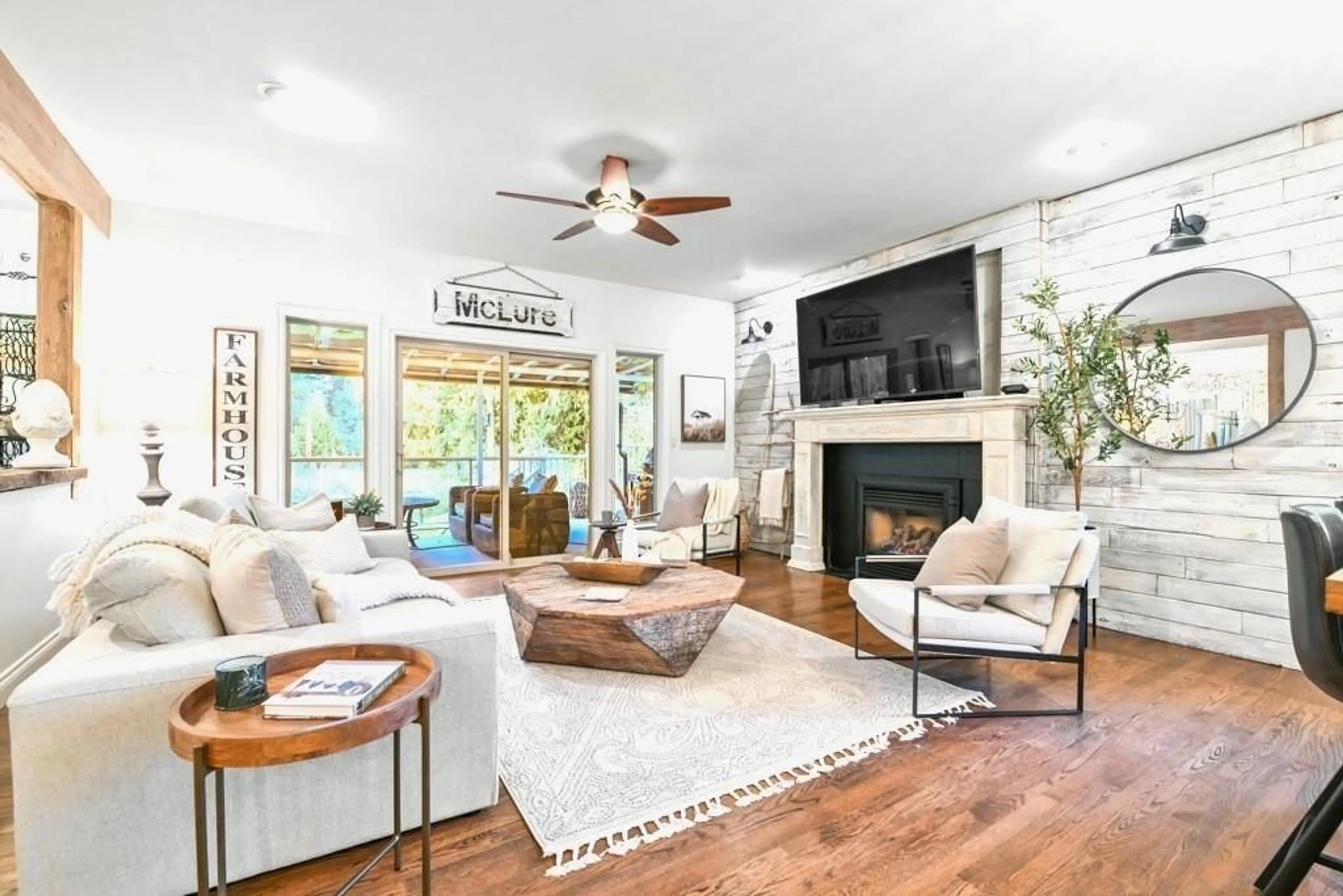 Living room, wood floors for 26643 58 AVENUE, Langley British Columbia V4W1V6