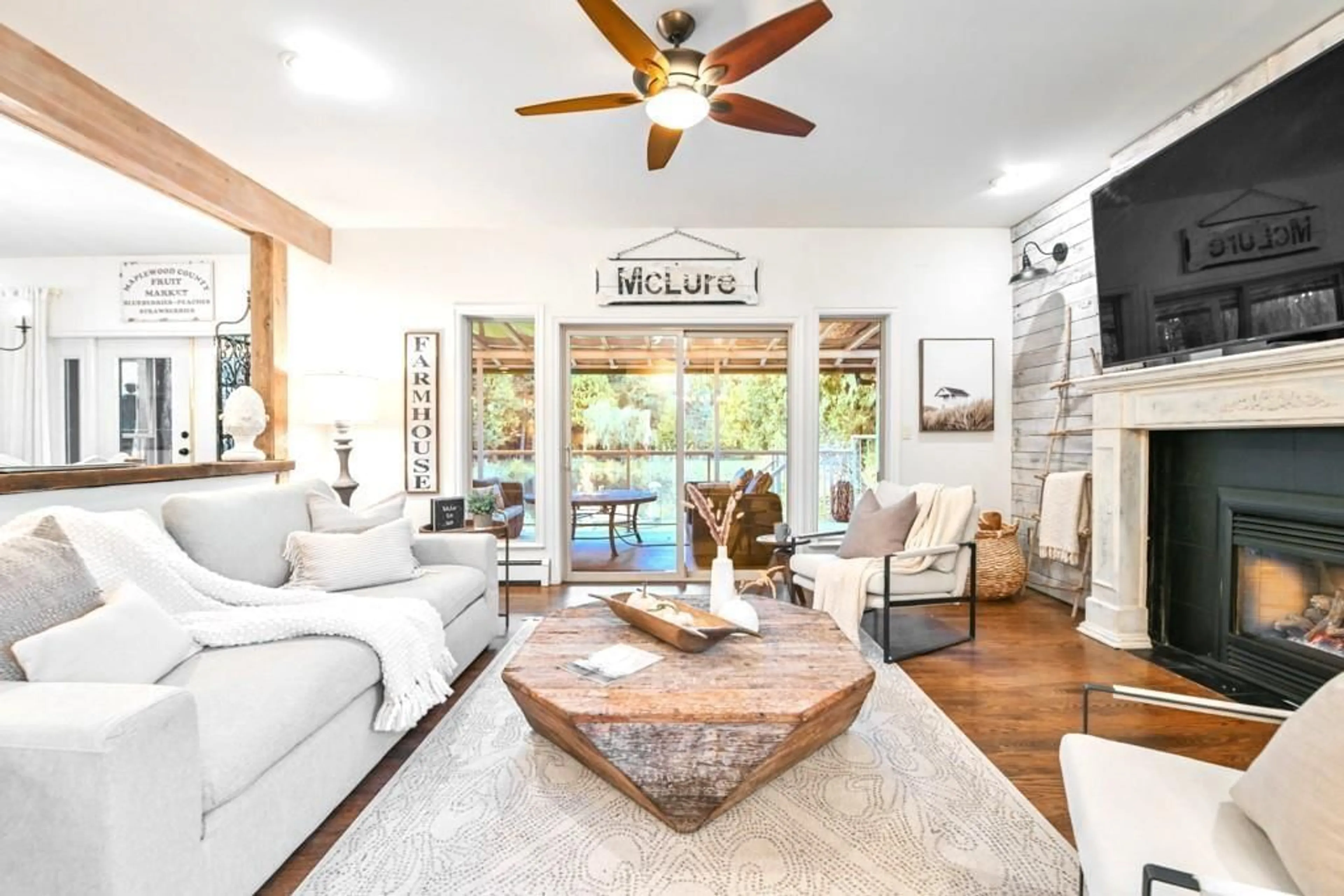 Living room, wood floors for 26643 58 AVENUE, Langley British Columbia V4W1V6