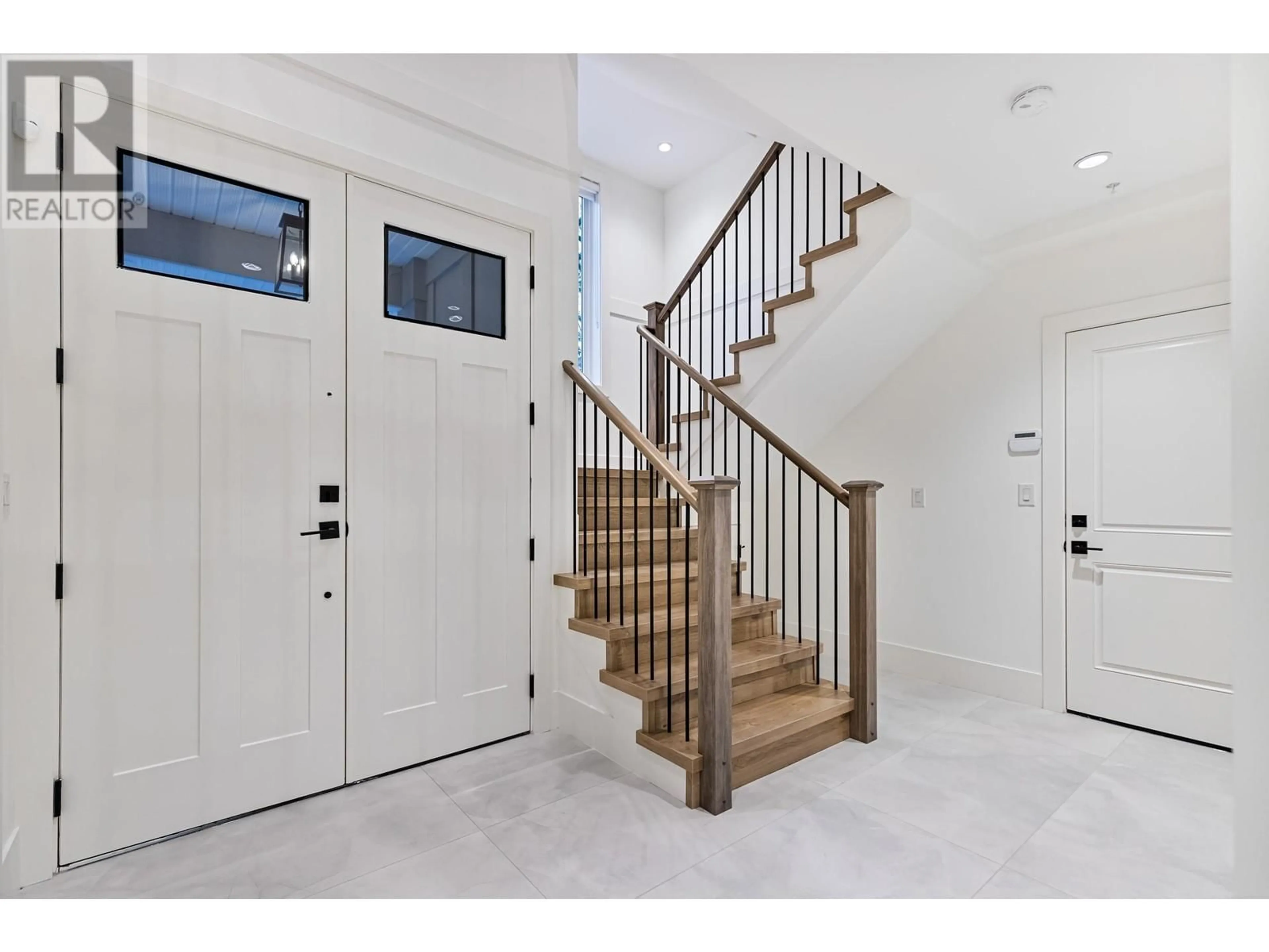 Indoor entryway, wood floors for 13584 231B STREET, Maple Ridge British Columbia V4R2R5