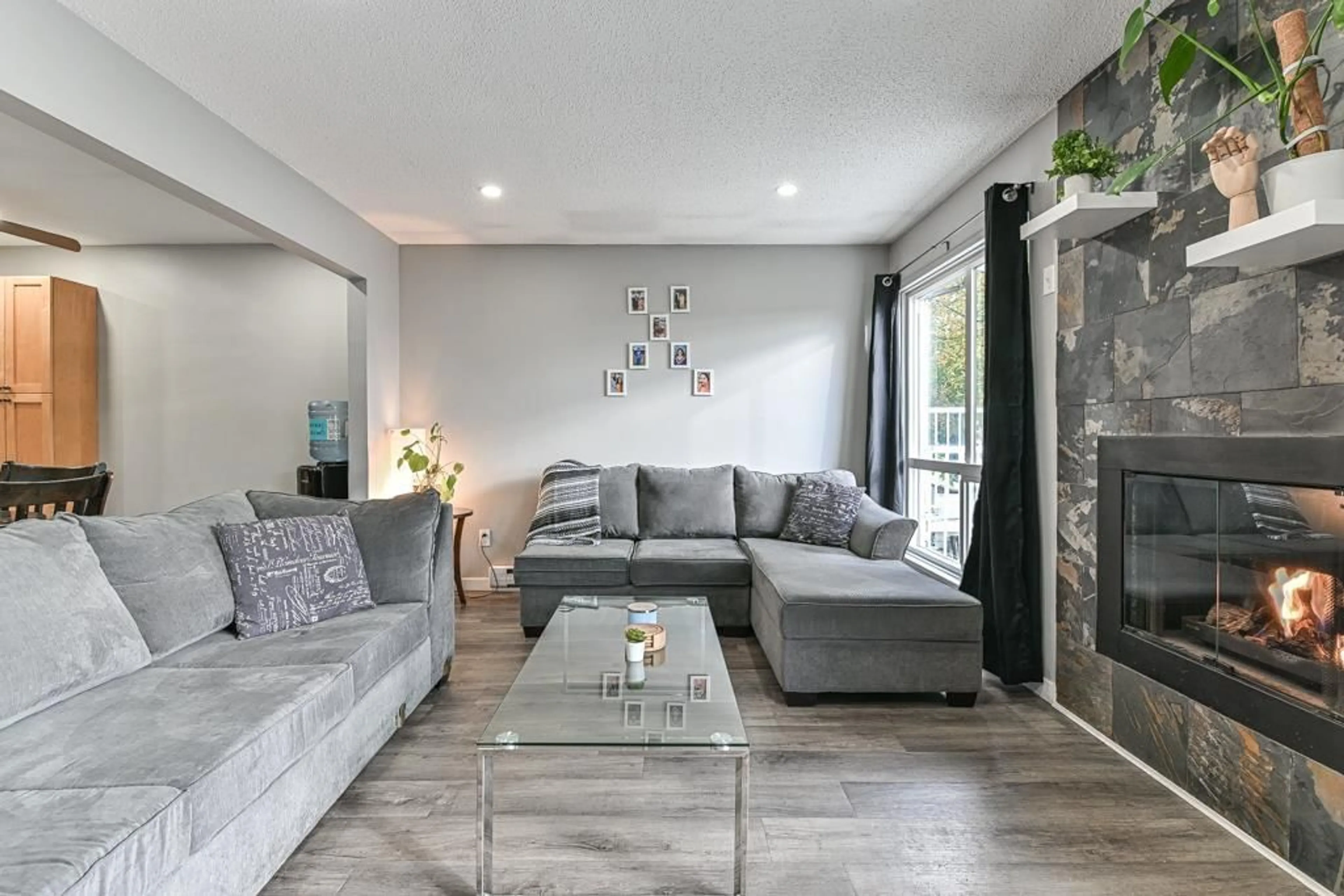 Living room, wood floors for 186 SPRINGFIELD DRIVE, Langley British Columbia V4W3K9