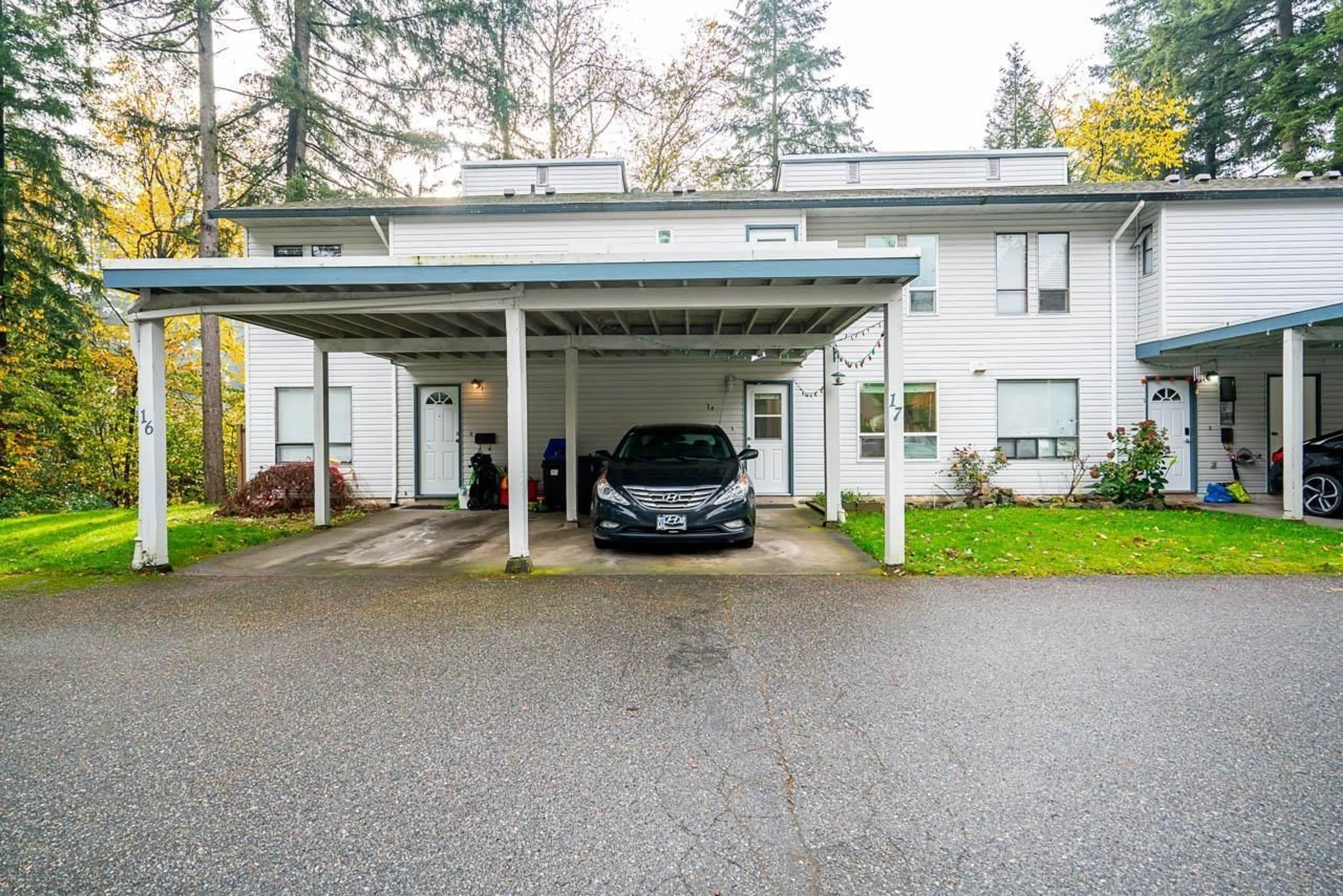 A pic from exterior of the house or condo, the front or back of building for 17 32310 MOUAT DRIVE, Abbotsford British Columbia V2T4J1