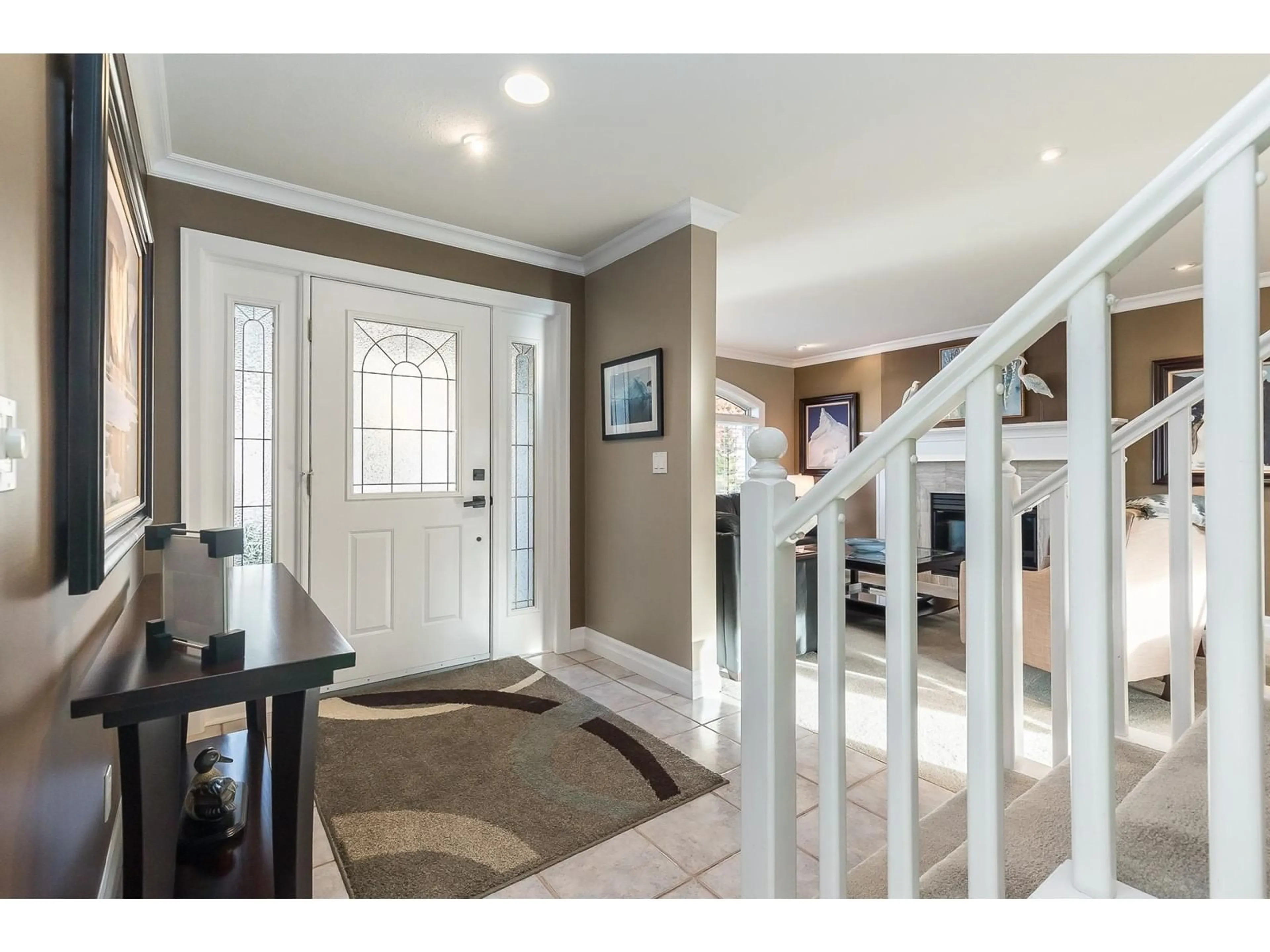 Indoor entryway, wood floors for 3775 THORNTON PLACE, Abbotsford British Columbia V2S7K3