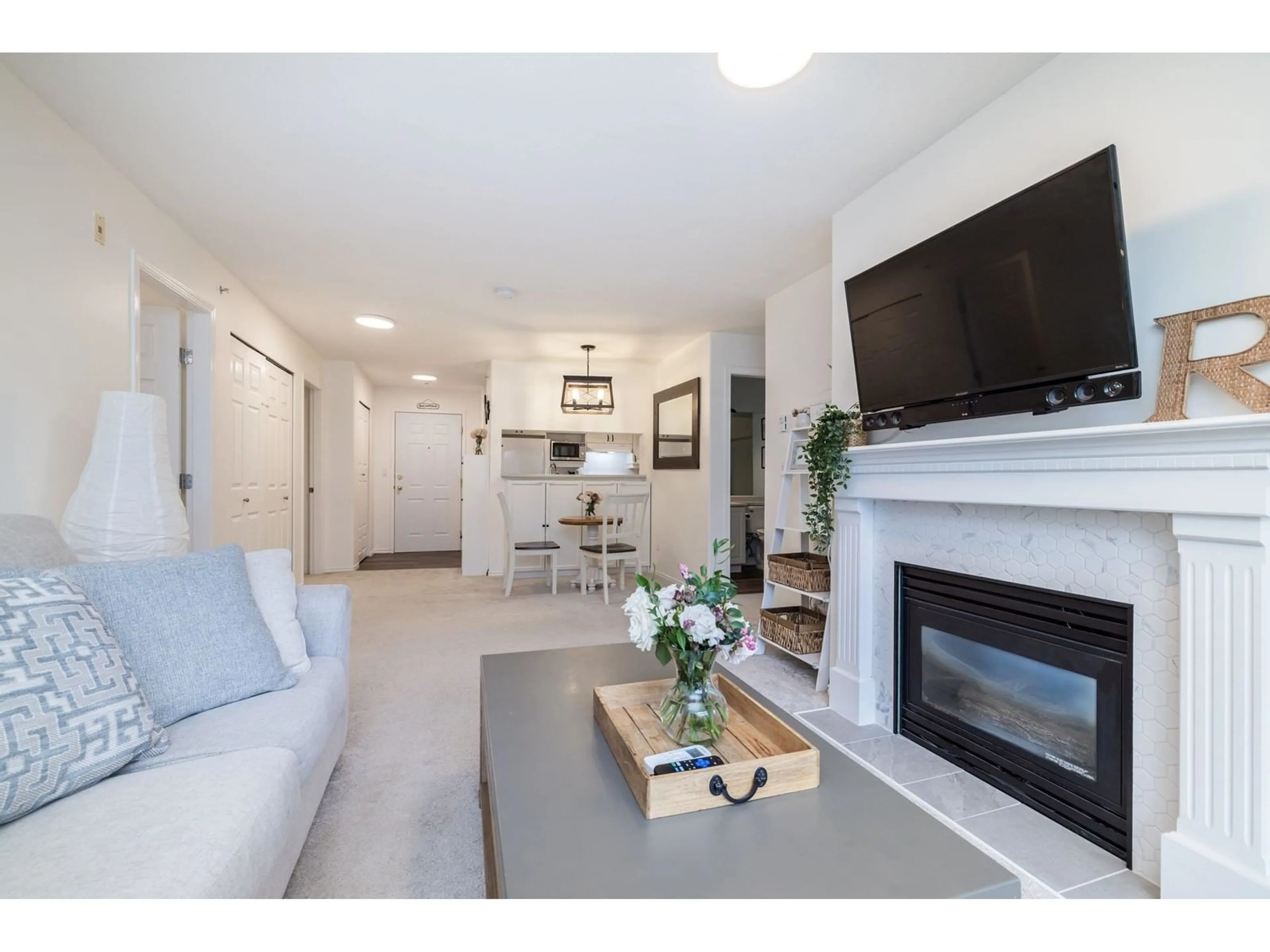 Living room, wood floors for 304 8976 208 STREET, Langley British Columbia V1M2Y8