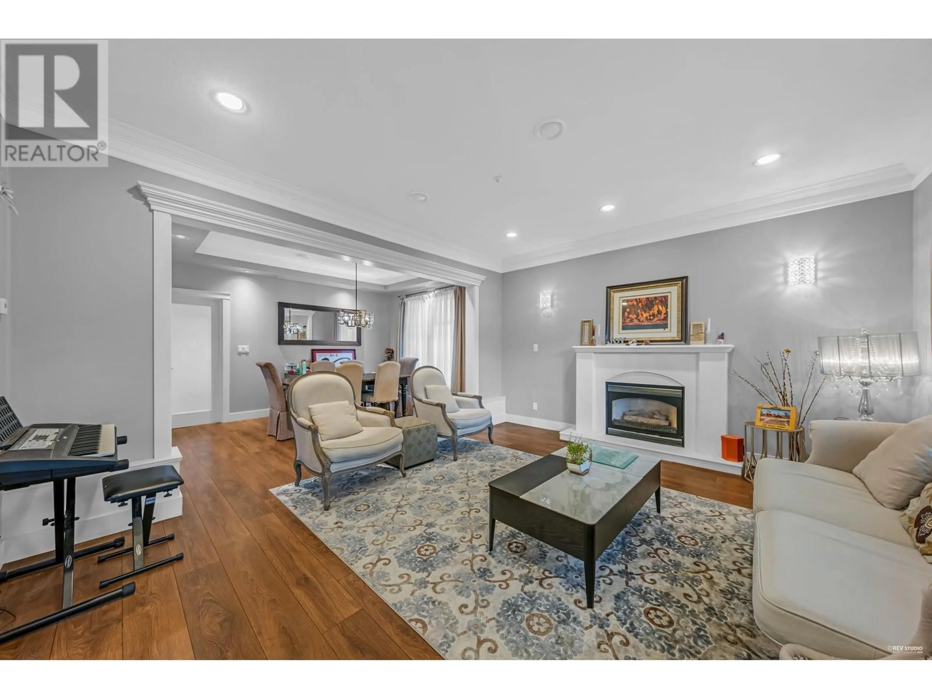 Living room, wood floors for 3523 W 18TH AVENUE, Vancouver British Columbia V6S1A9