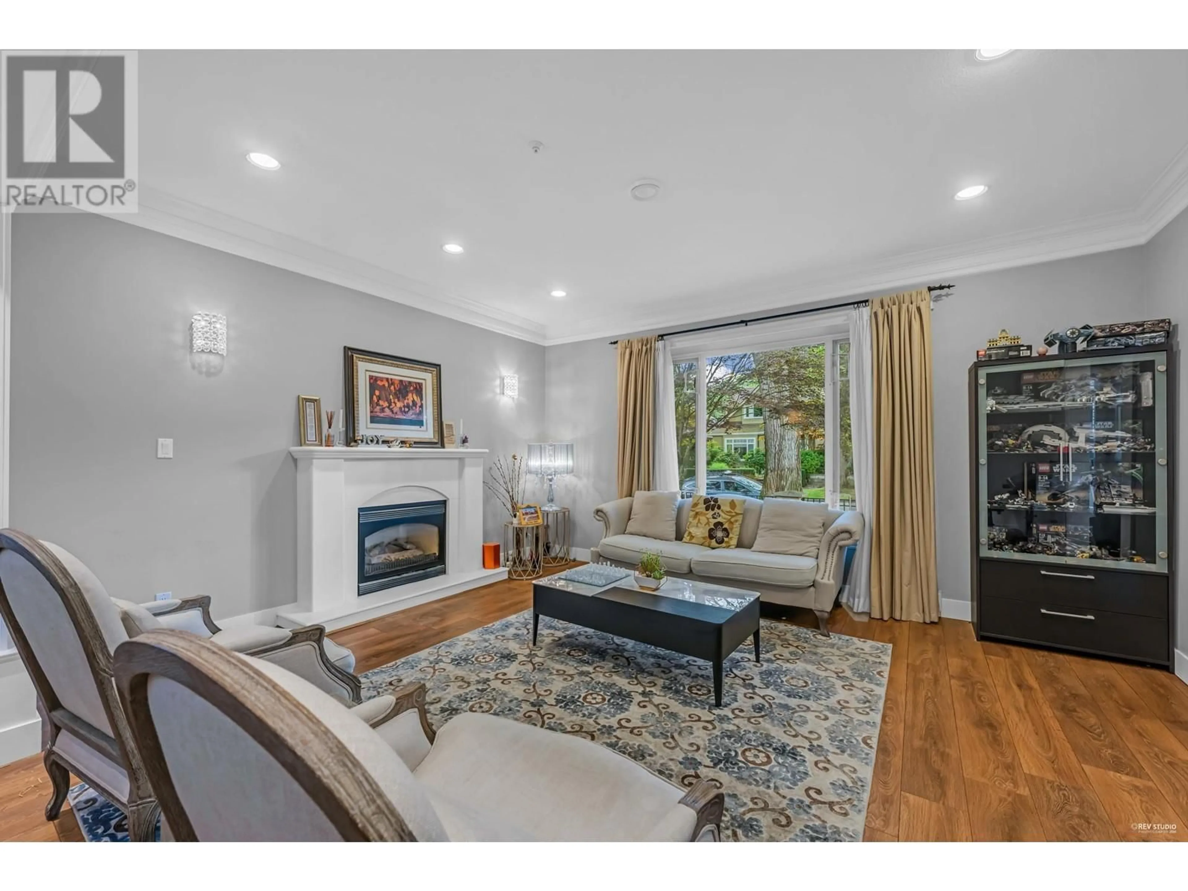 Living room, wood floors for 3523 W 18TH AVENUE, Vancouver British Columbia V6S1A9