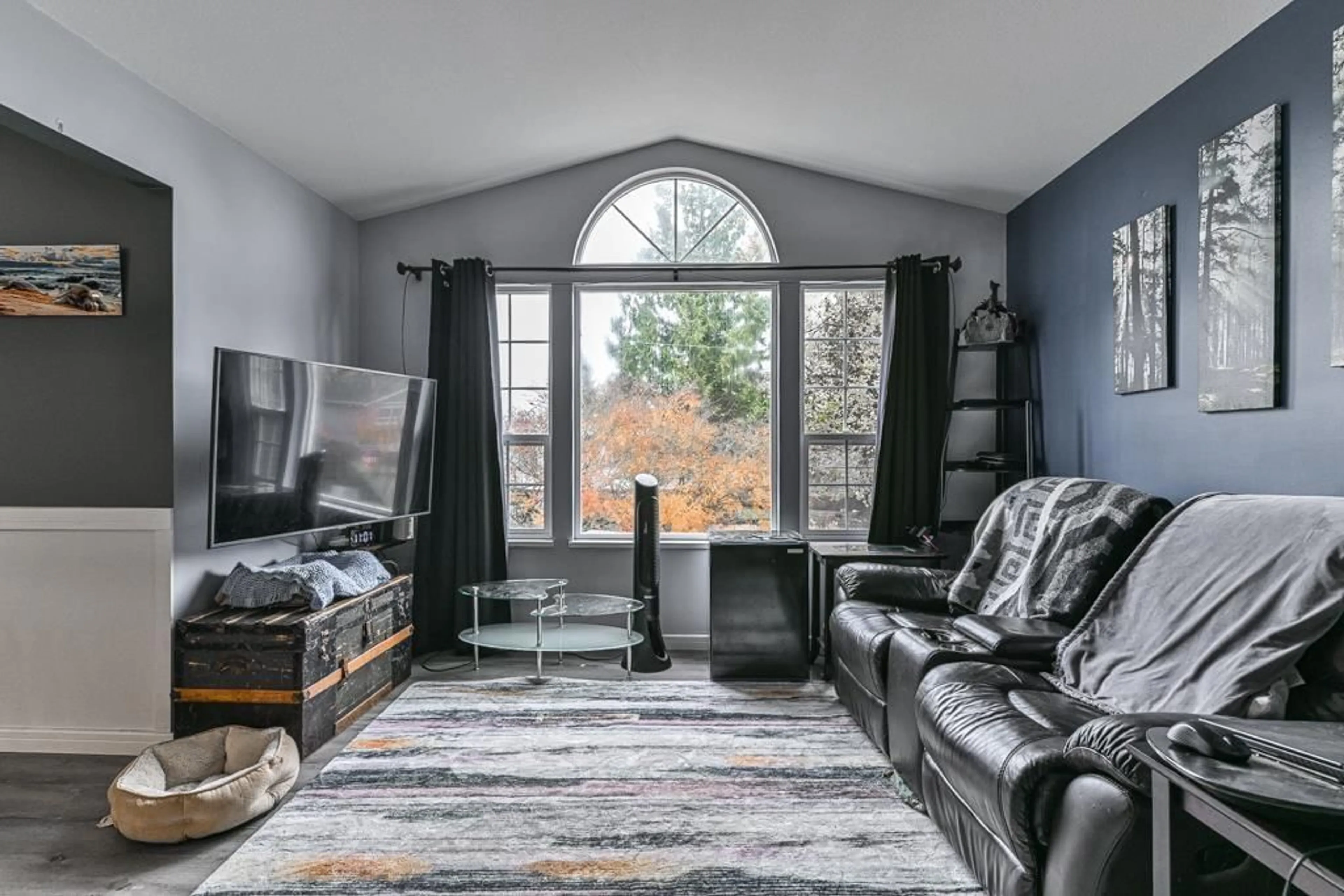 Living room, carpet floors for 8531 MCEWEN TERRACE, Mission British Columbia V2V6R2