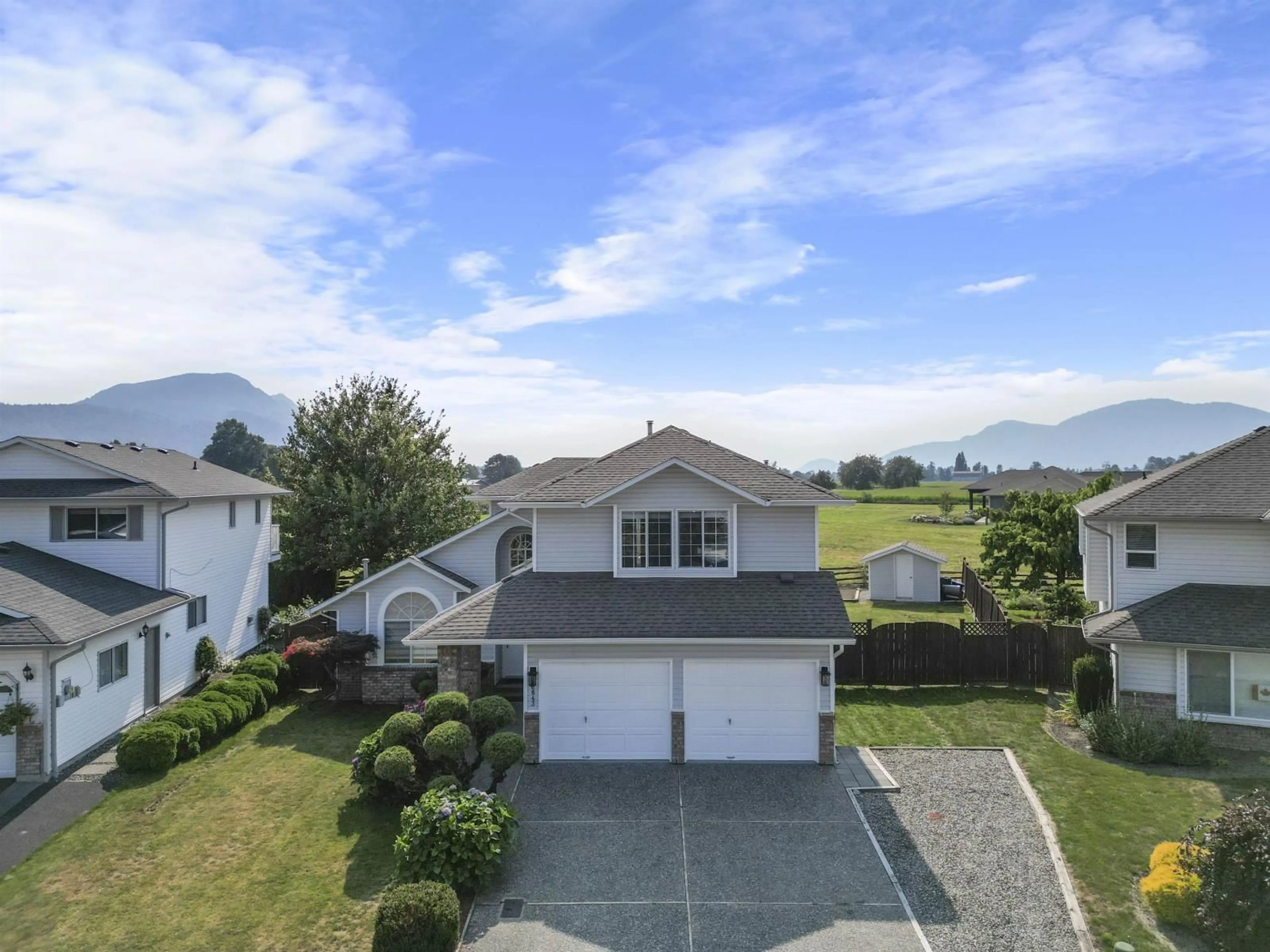 Frontside or backside of a home, the street view for 6843 WILTSHIRE STREET, Chilliwack British Columbia V2R2Z3