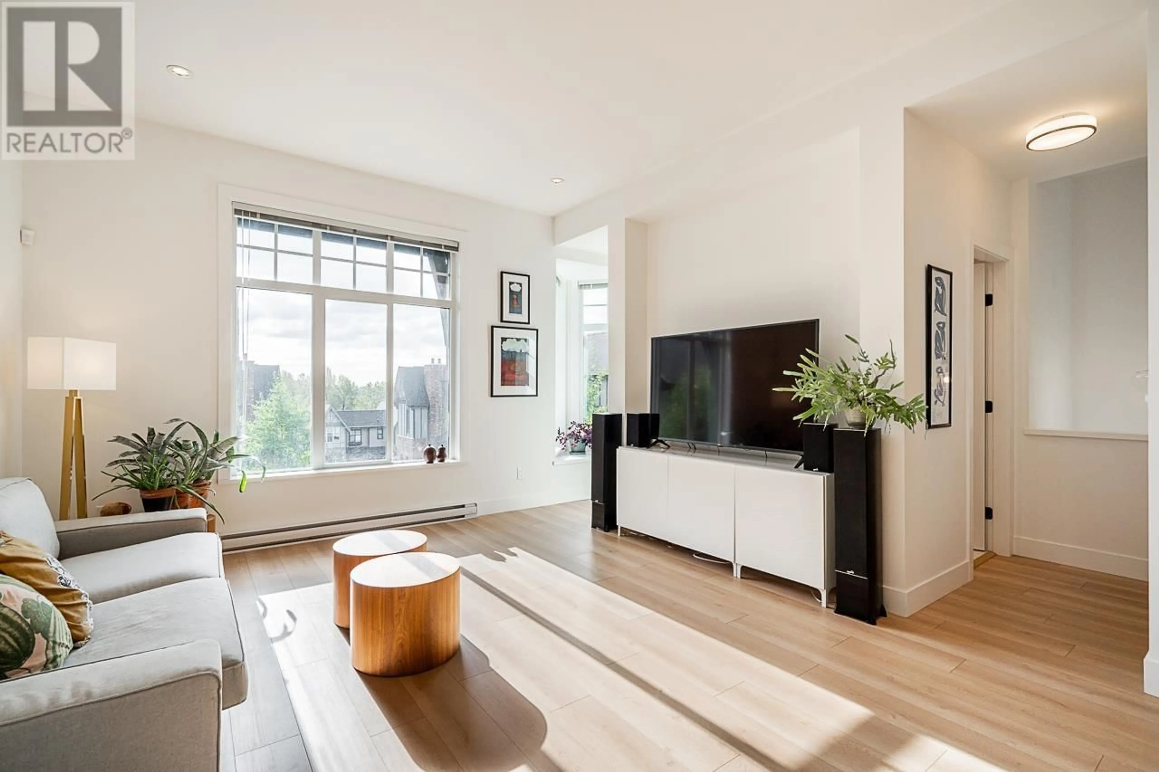 Living room, wood floors for 66 3552 VICTORIA DRIVE, Coquitlam British Columbia V3C3V4