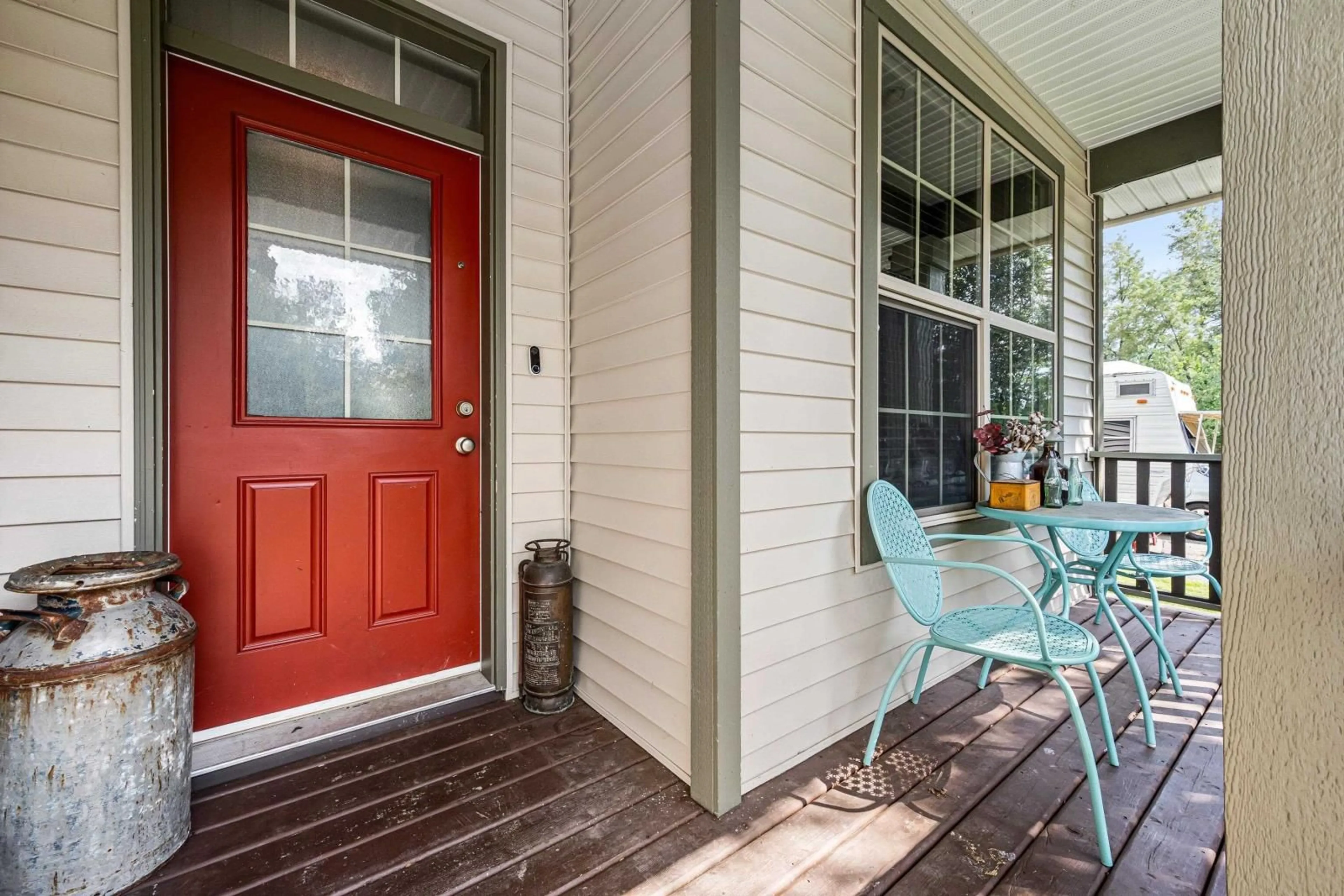 Indoor entryway, wood floors for 6692 FOOKS ROAD, Agassiz British Columbia V0M1A1