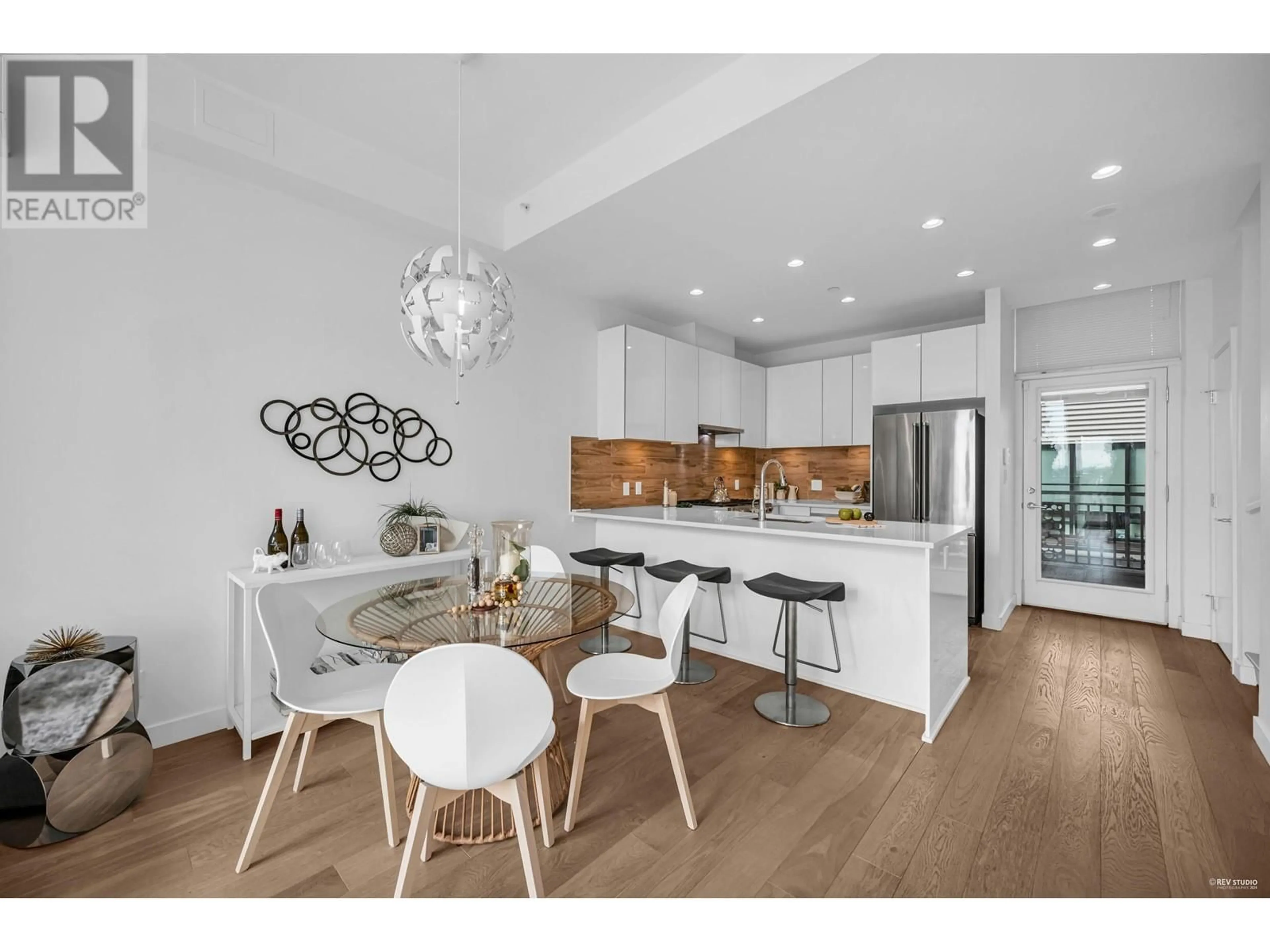 Open concept kitchen for TH5 200 NELSON'S CRESCENT, New Westminster British Columbia V3L0H4