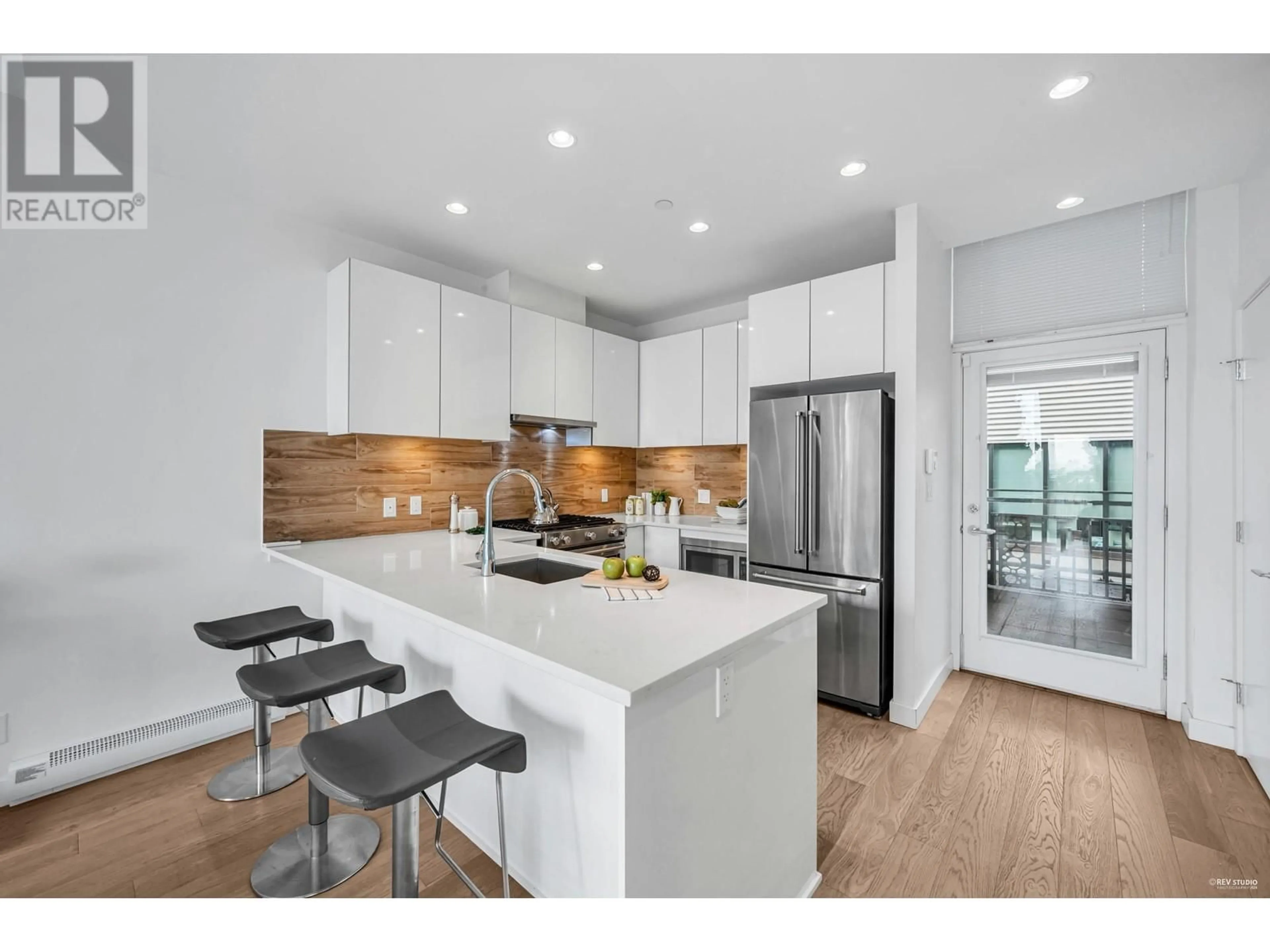 Open concept kitchen for TH5 200 NELSON'S CRESCENT, New Westminster British Columbia V3L0H4