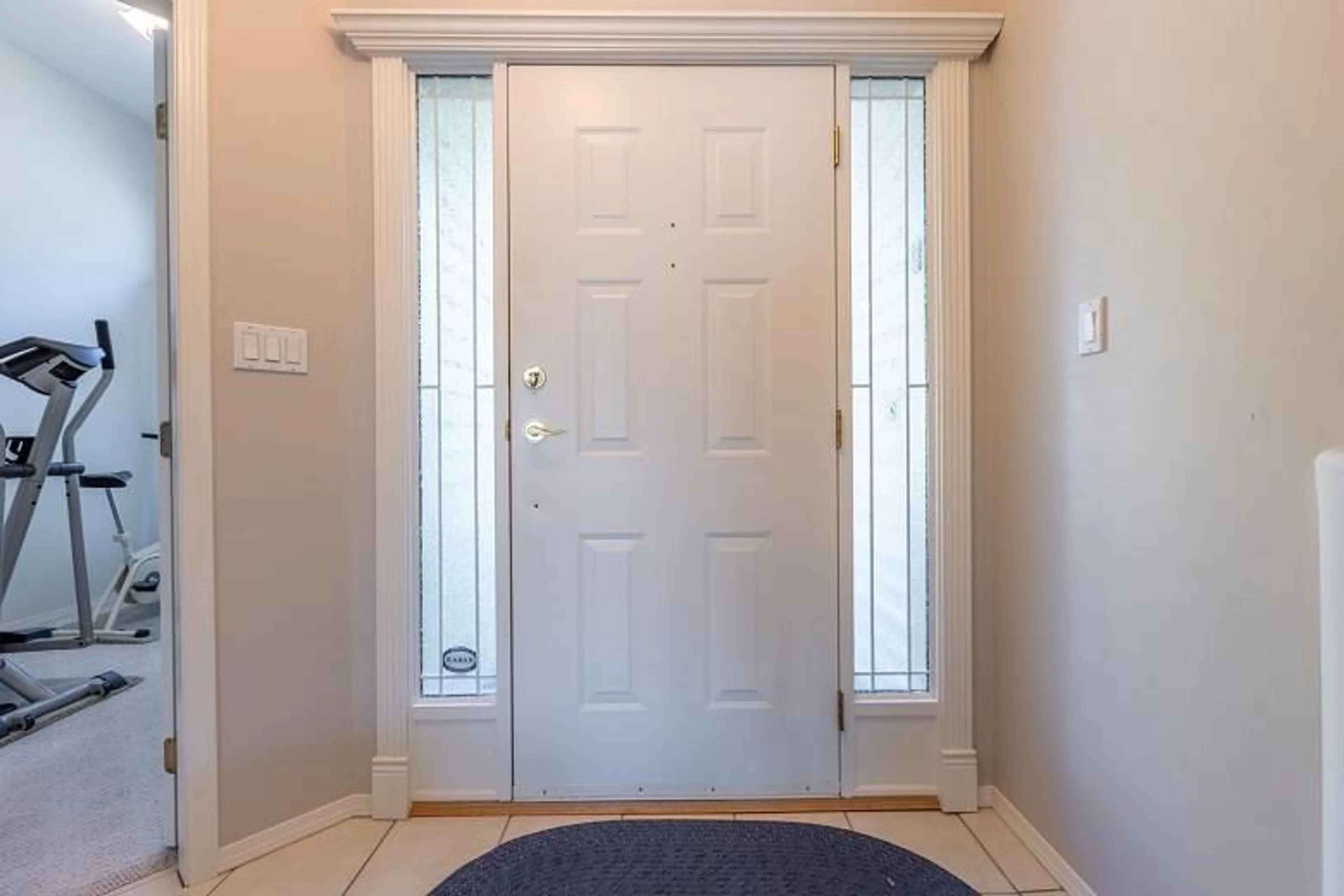 Indoor entryway, wood floors for 41 32250 DOWNES ROAD, Abbotsford British Columbia V4X2R1