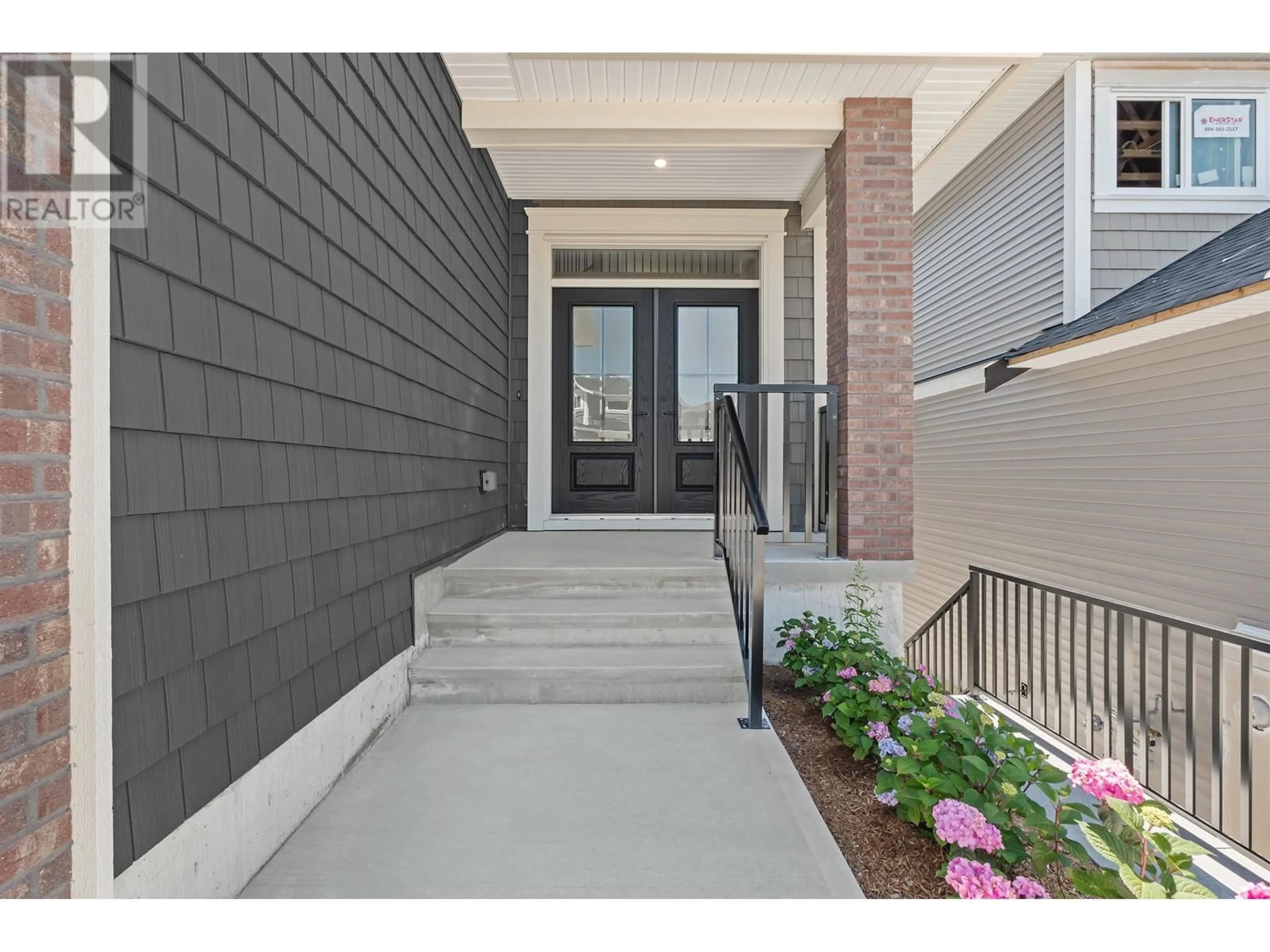 Indoor entryway, cement floor for 13556 BIRDTAIL DRIVE, Maple Ridge British Columbia V4R2P7