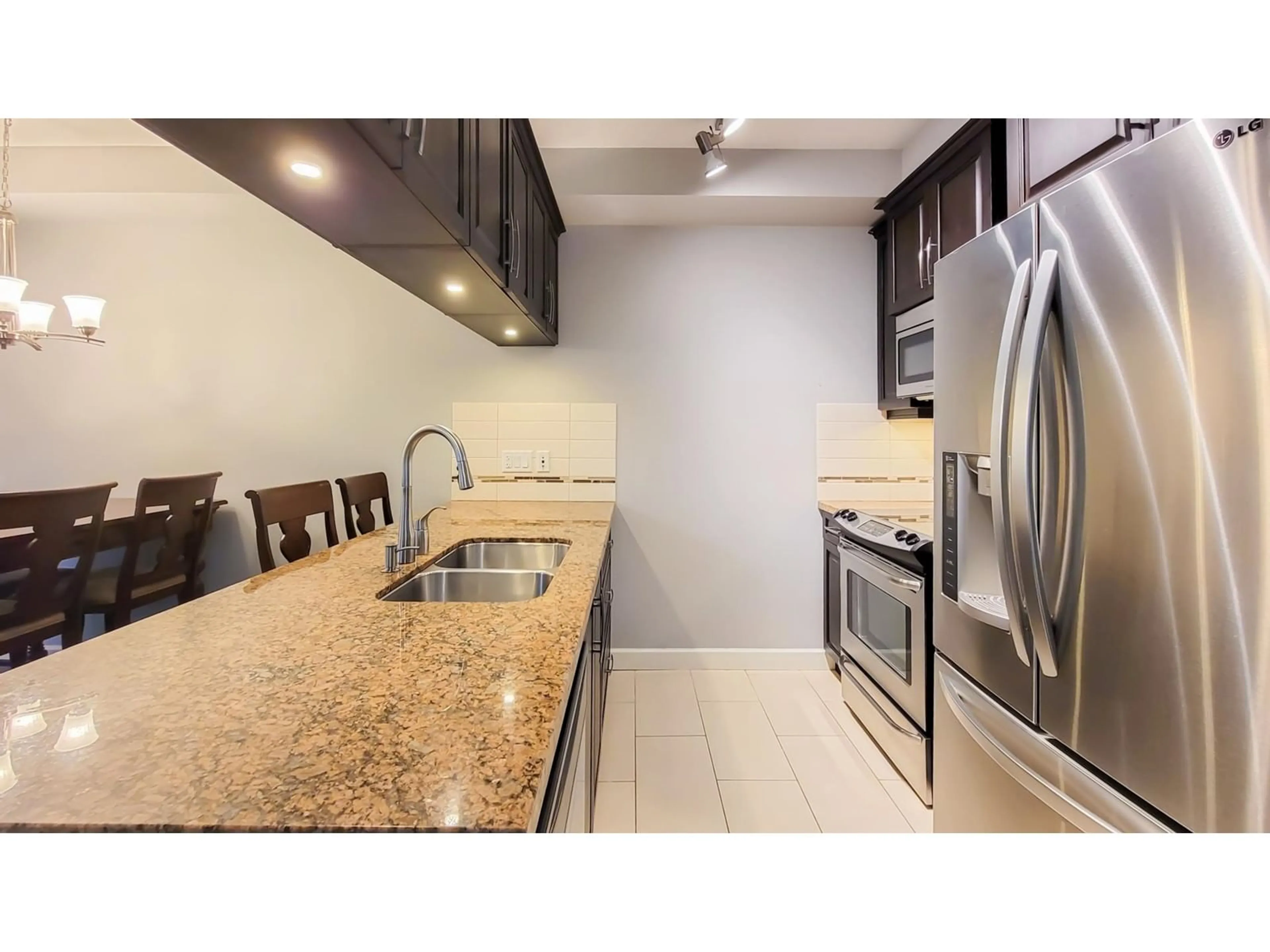 Standard kitchen for 161 8328 207A STREET, Langley British Columbia V2Y0K5