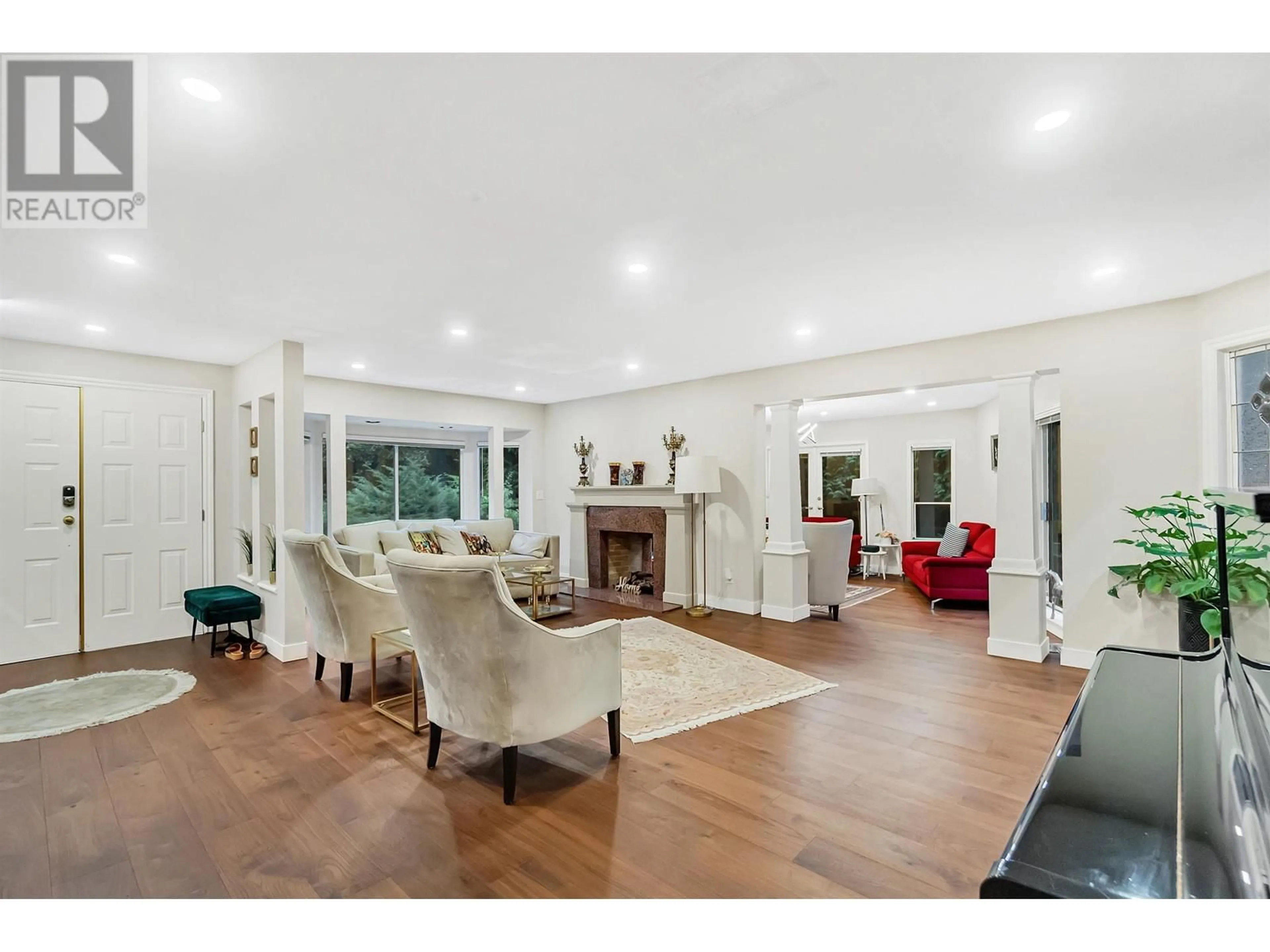 Living room, wood floors for 4627 NORTHWOOD DRIVE, West Vancouver British Columbia V7S3A7