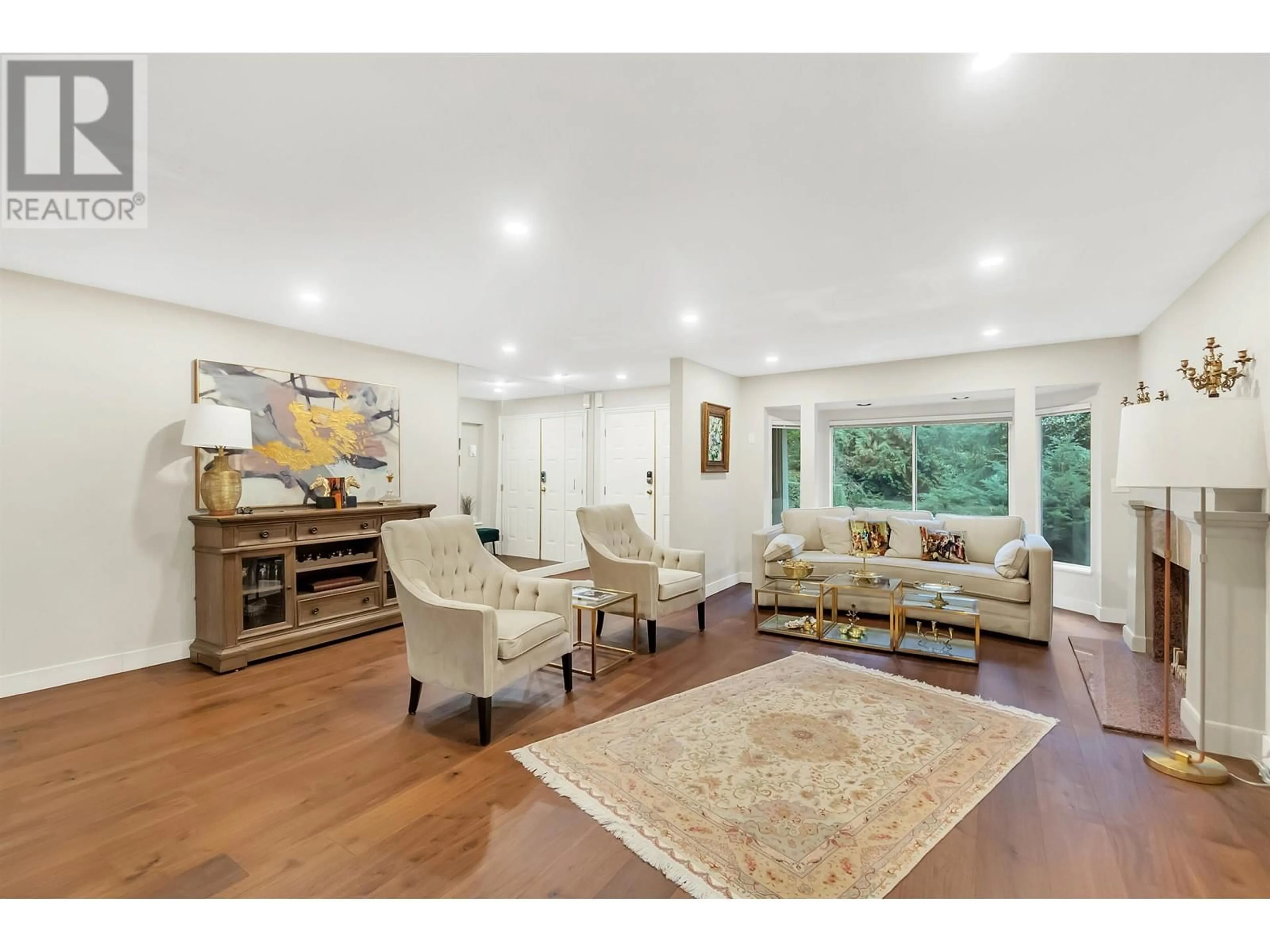 Living room, wood floors for 4627 NORTHWOOD DRIVE, West Vancouver British Columbia V7S3A7