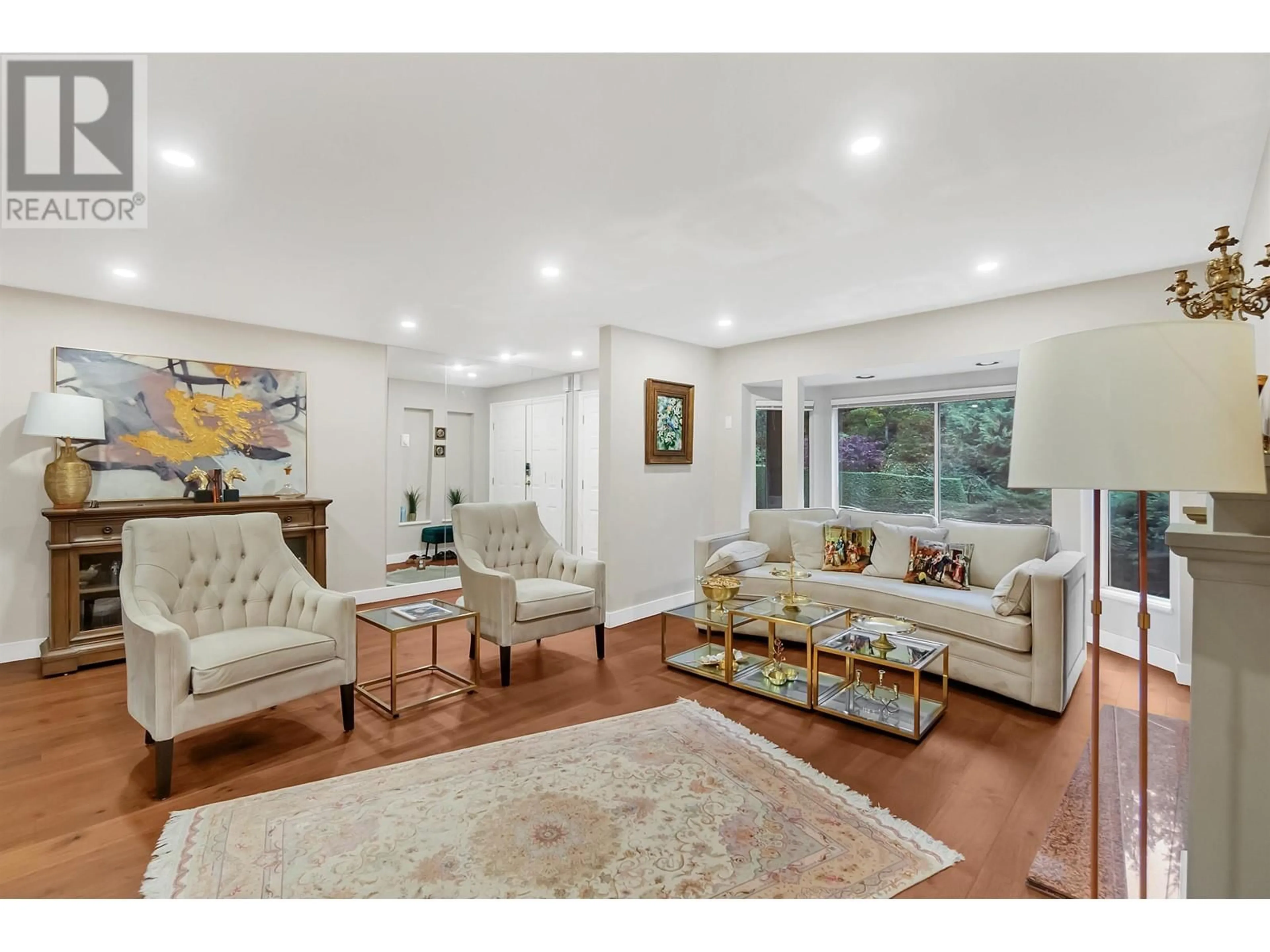 Living room, wood floors for 4627 NORTHWOOD DRIVE, West Vancouver British Columbia V7S3A7