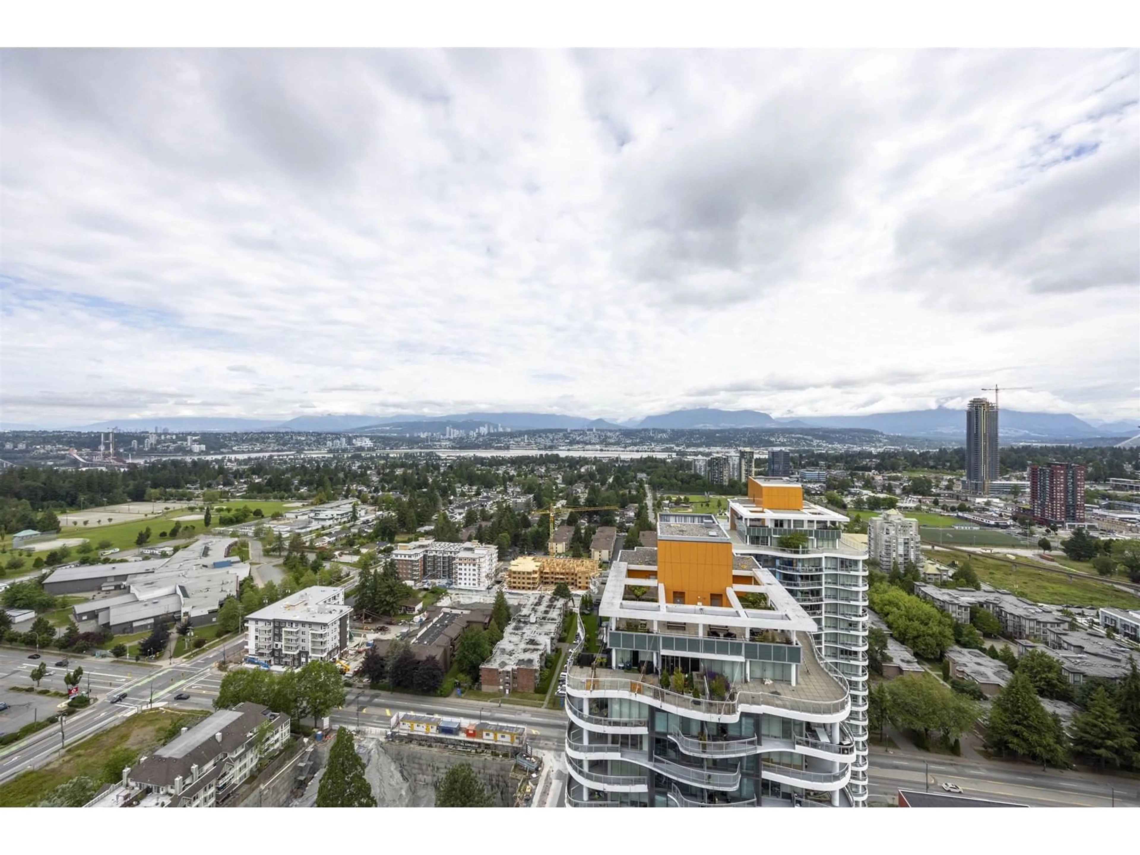 A pic from exterior of the house or condo, the view of city buildings for 3302 13308 CENTRAL AVENUE, Surrey British Columbia V3T0M4