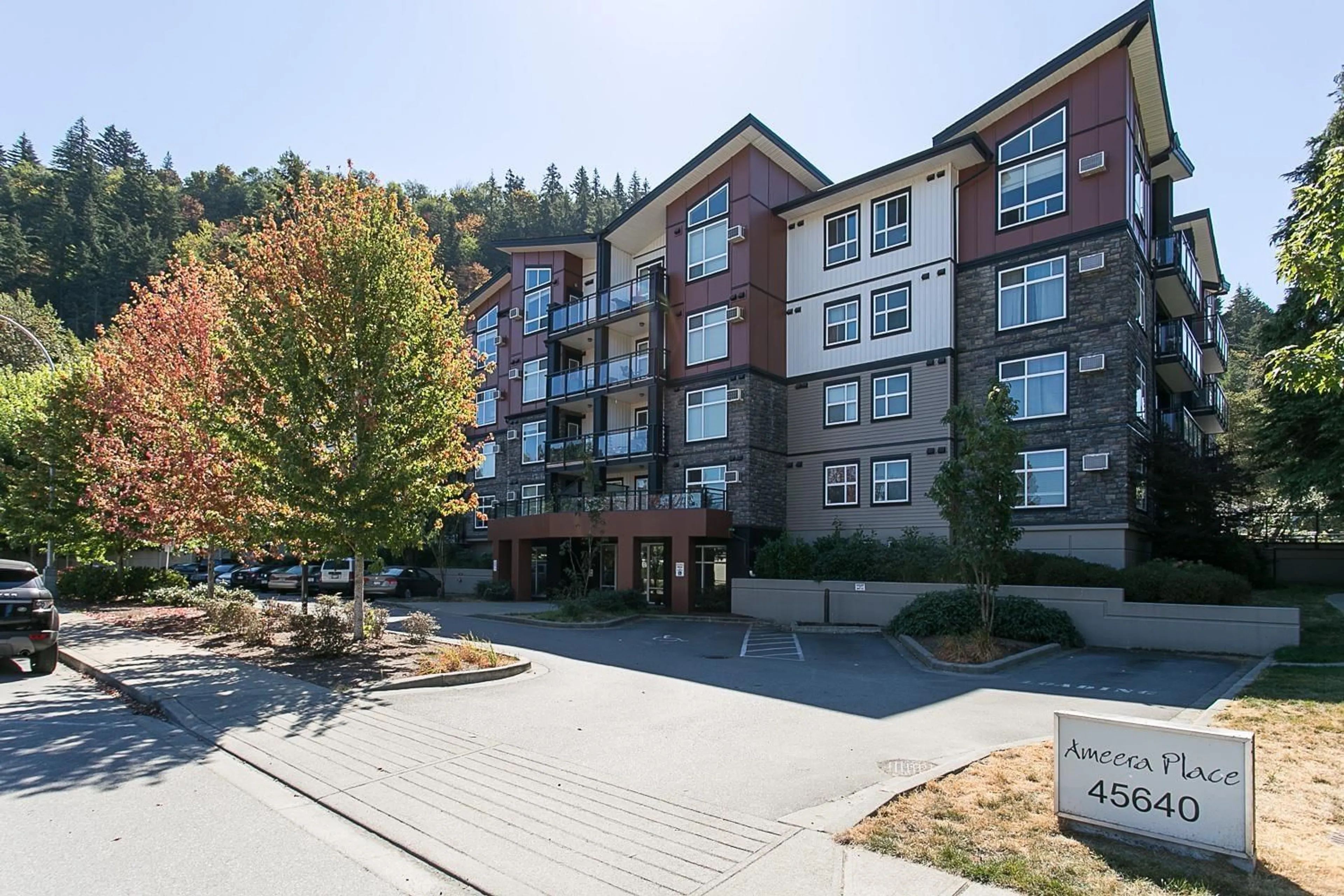 Patio, mountain view for 304 - 45640 ALMA AVENUE, Chilliwack British Columbia V2R0P8