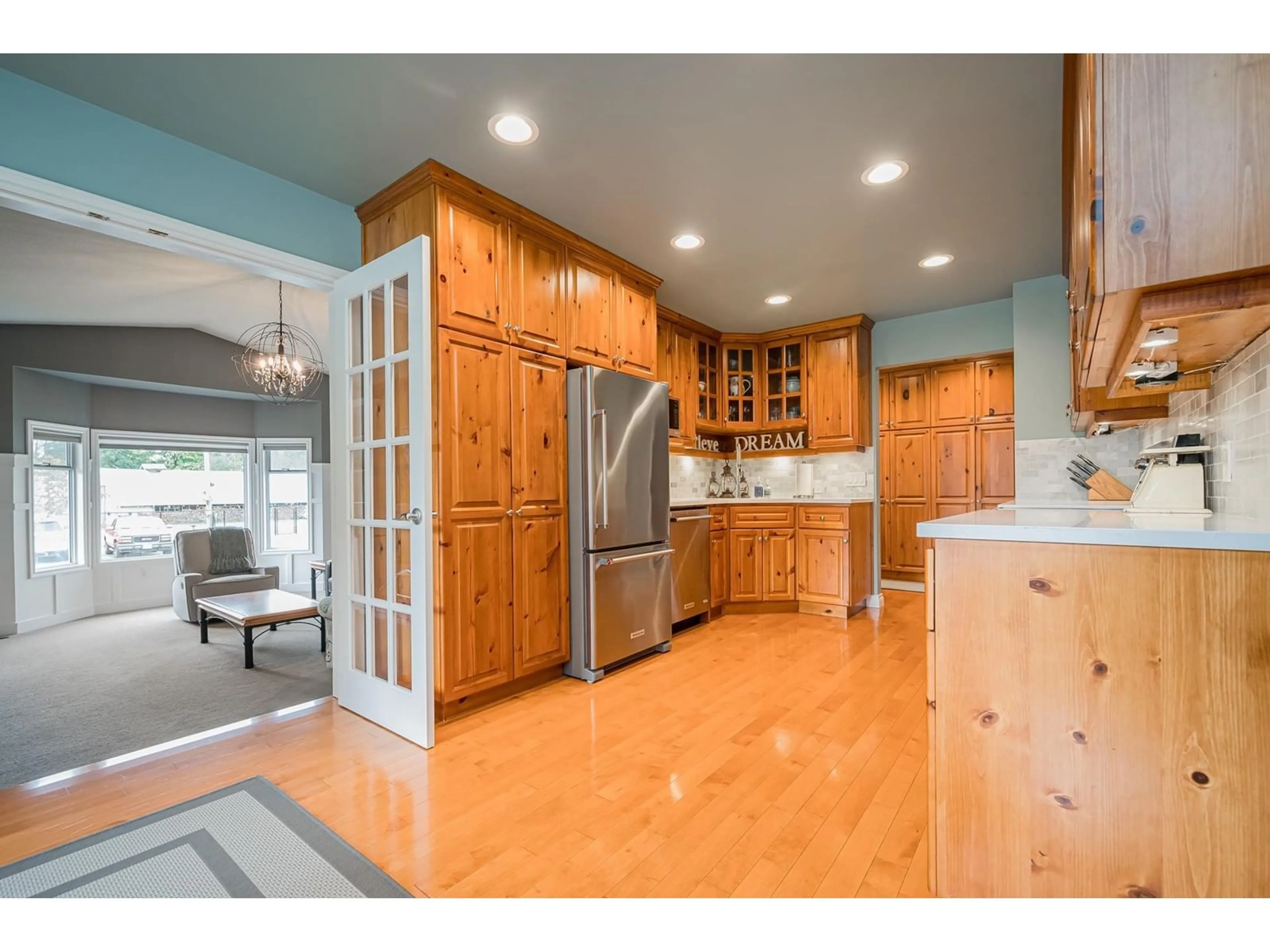 Open concept kitchen, wood/laminate floor for 19810 20, Langley British Columbia V2Z1Z3
