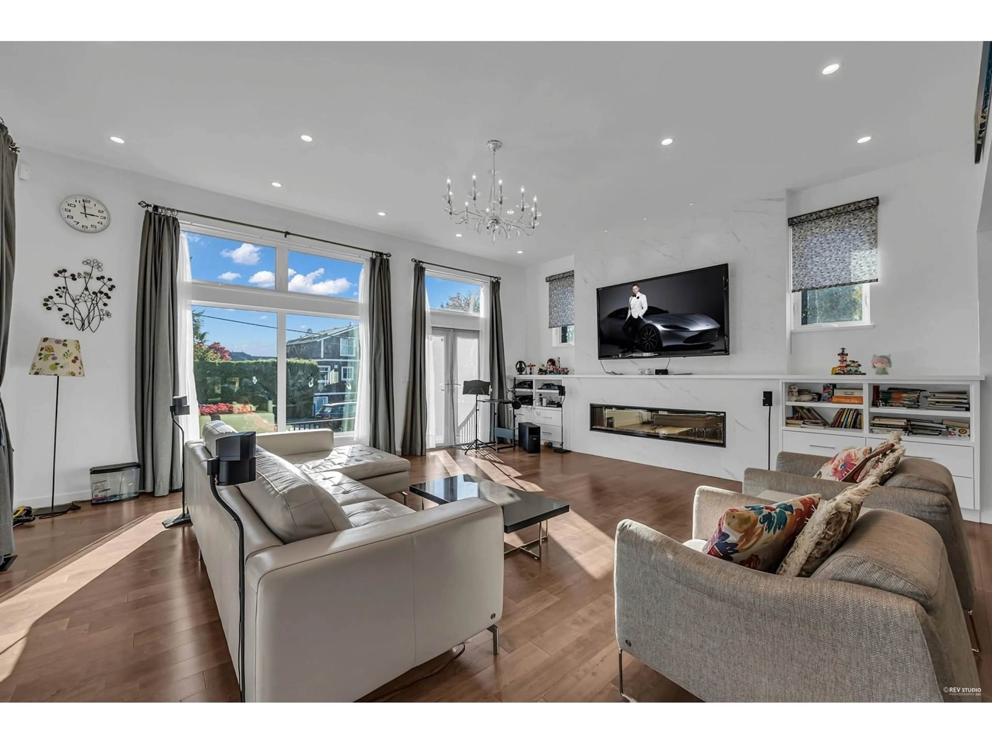 Living room, wood floors for 12943 14A AVENUE, Surrey British Columbia V4A1H6