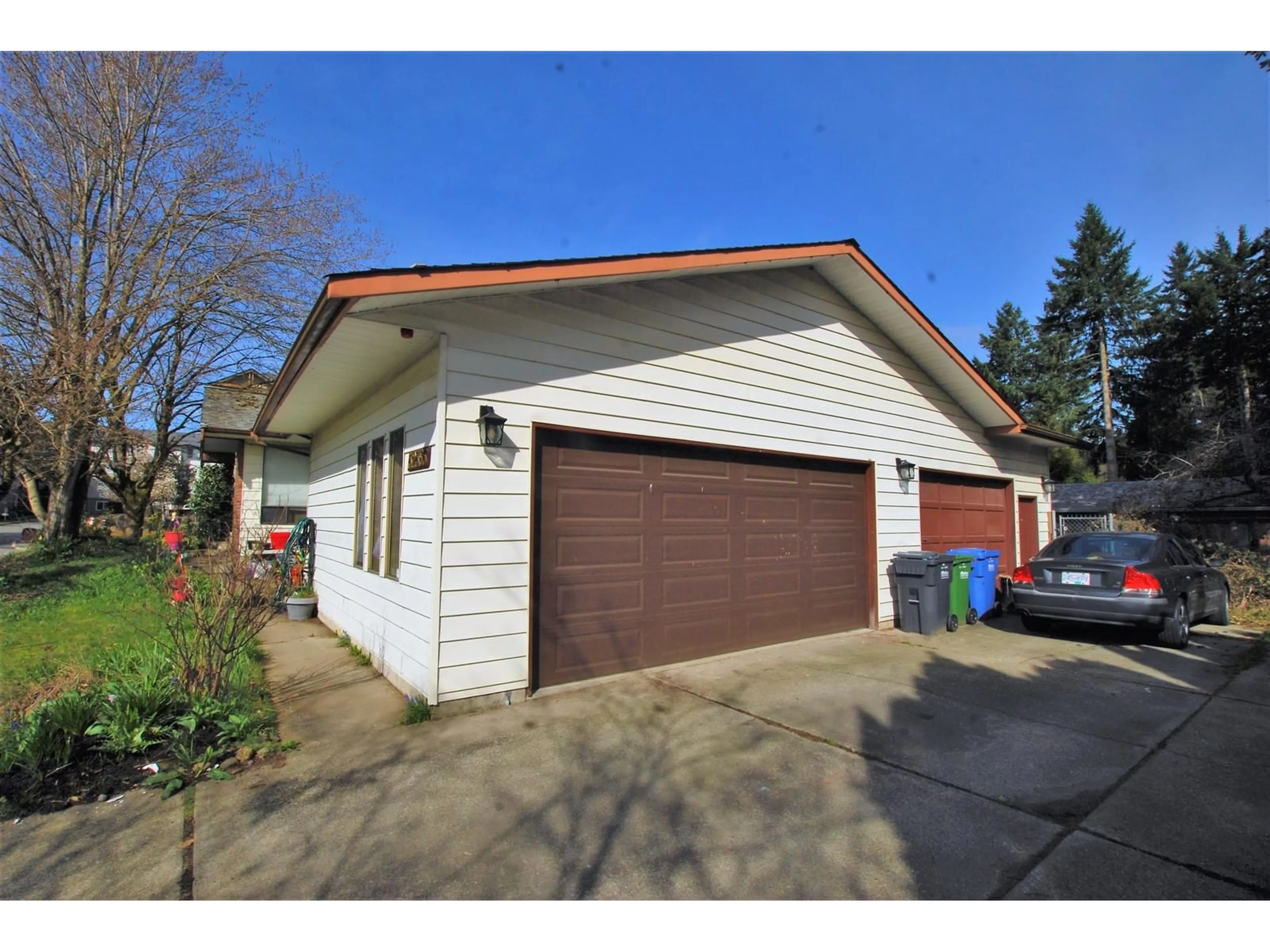 Indoor garage for 32365 DIAMOND CRESCENT, Abbotsford British Columbia V2T2L8