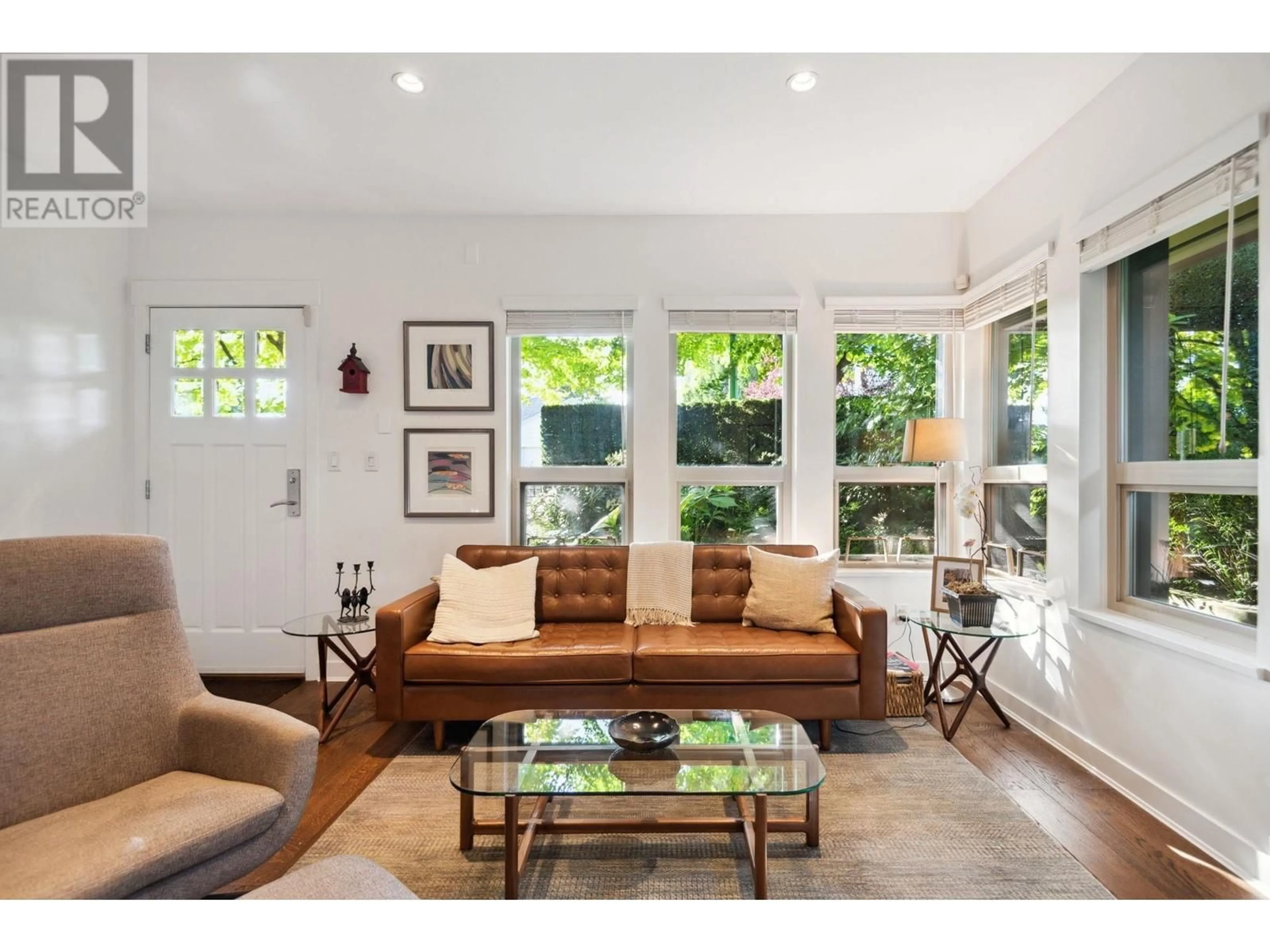 Living room, wood floors for 2994 CHESTERFIELD AVENUE, North Vancouver British Columbia V7N3M6