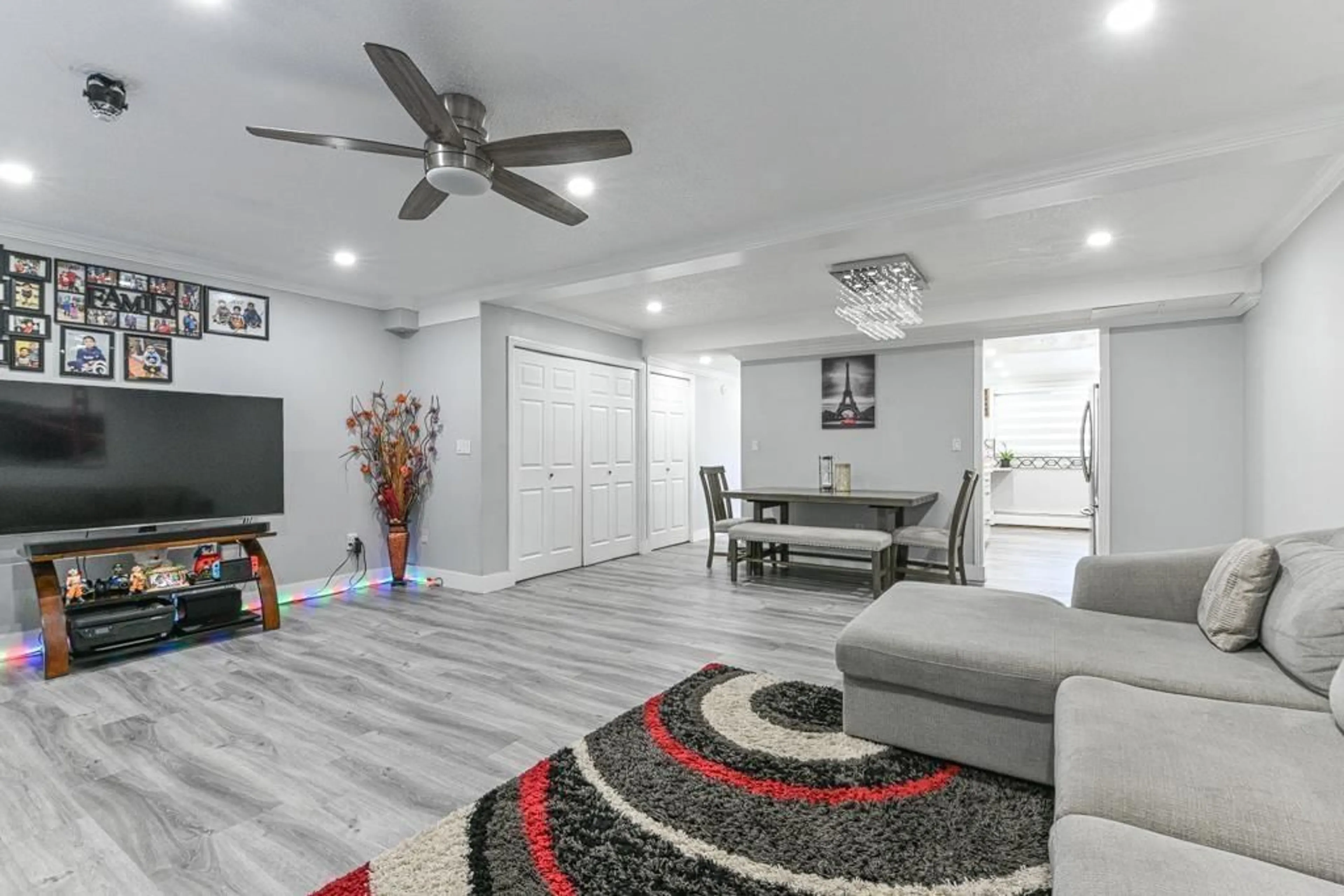 Living room, wood floors for 214 13933 74 AVENUE, Surrey British Columbia V3W6G6