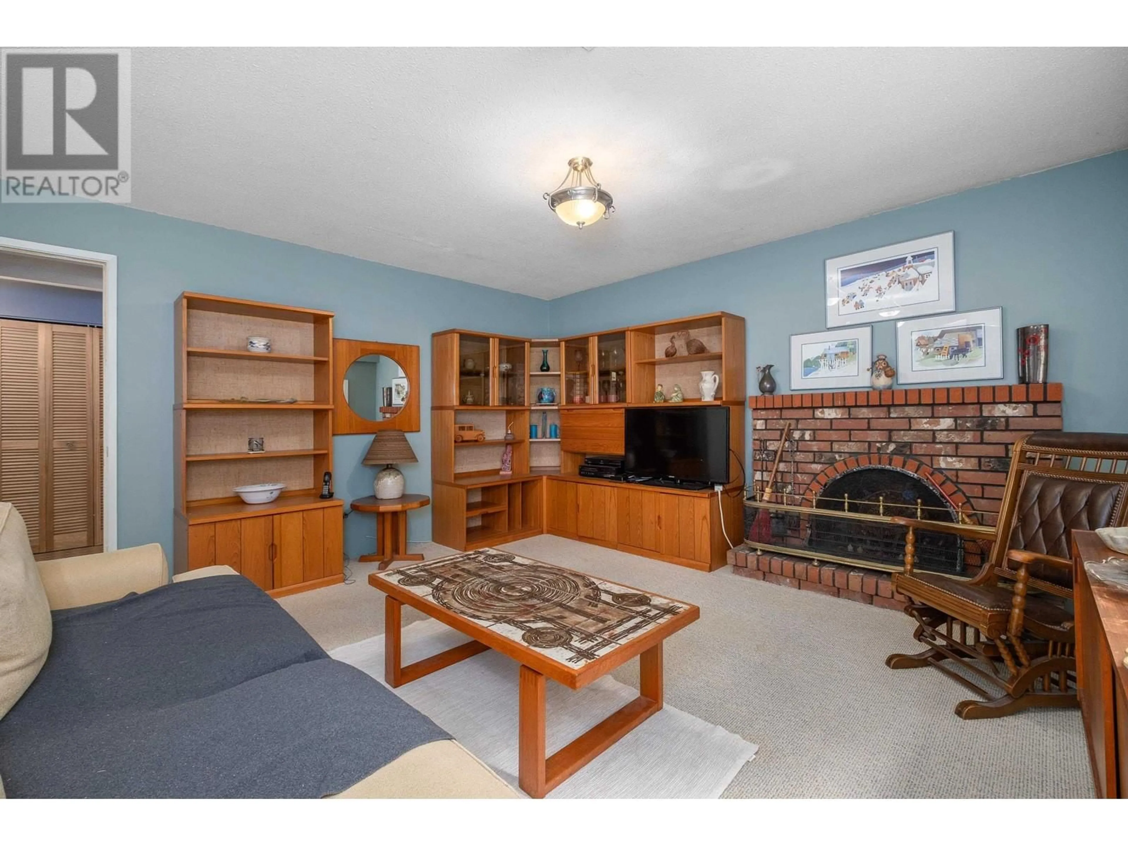 Living room, wood floors for 3717 REGENT AVENUE, North Vancouver British Columbia V7N2C3