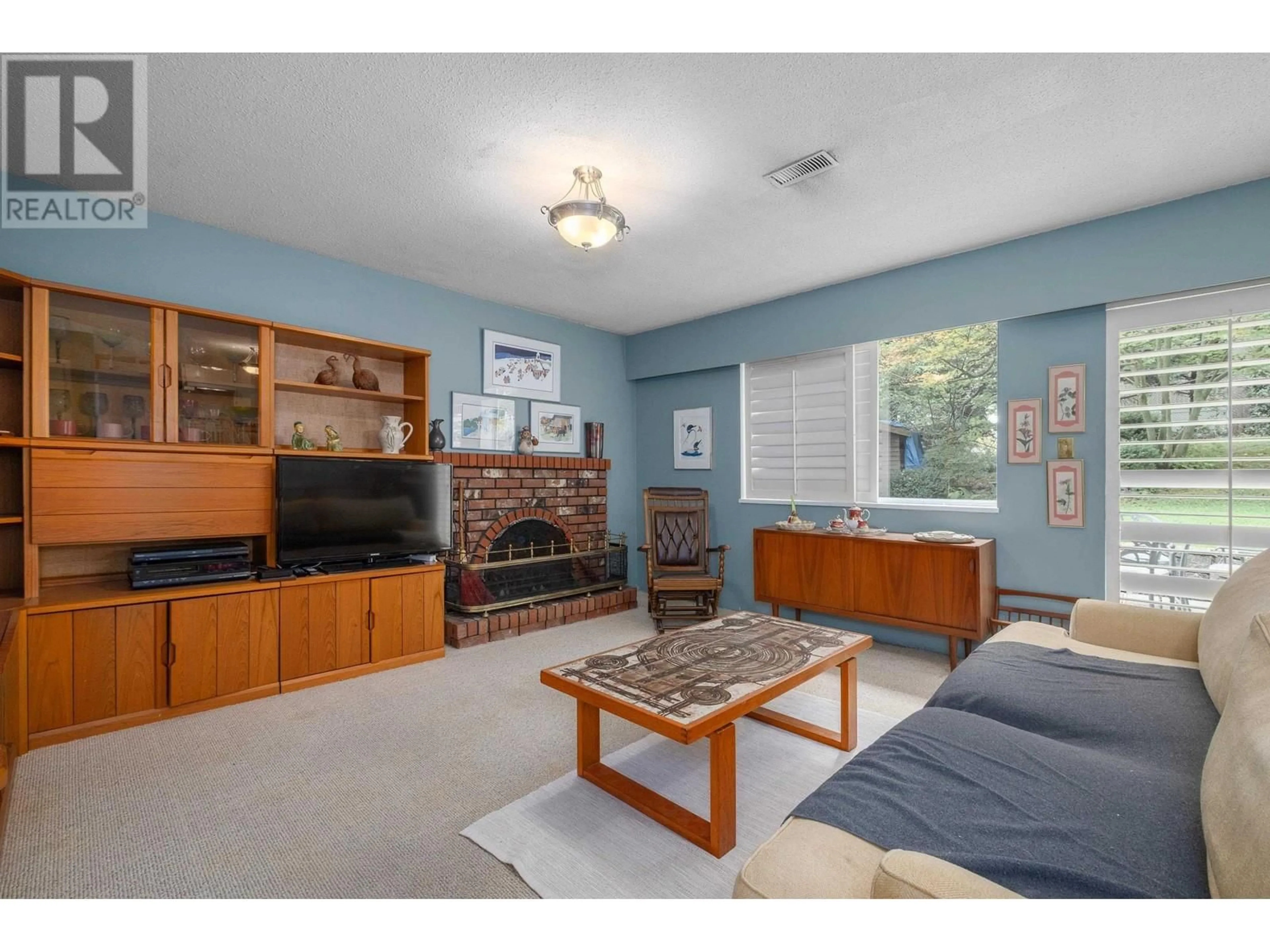 Living room, wood floors for 3717 REGENT AVENUE, North Vancouver British Columbia V7N2C3