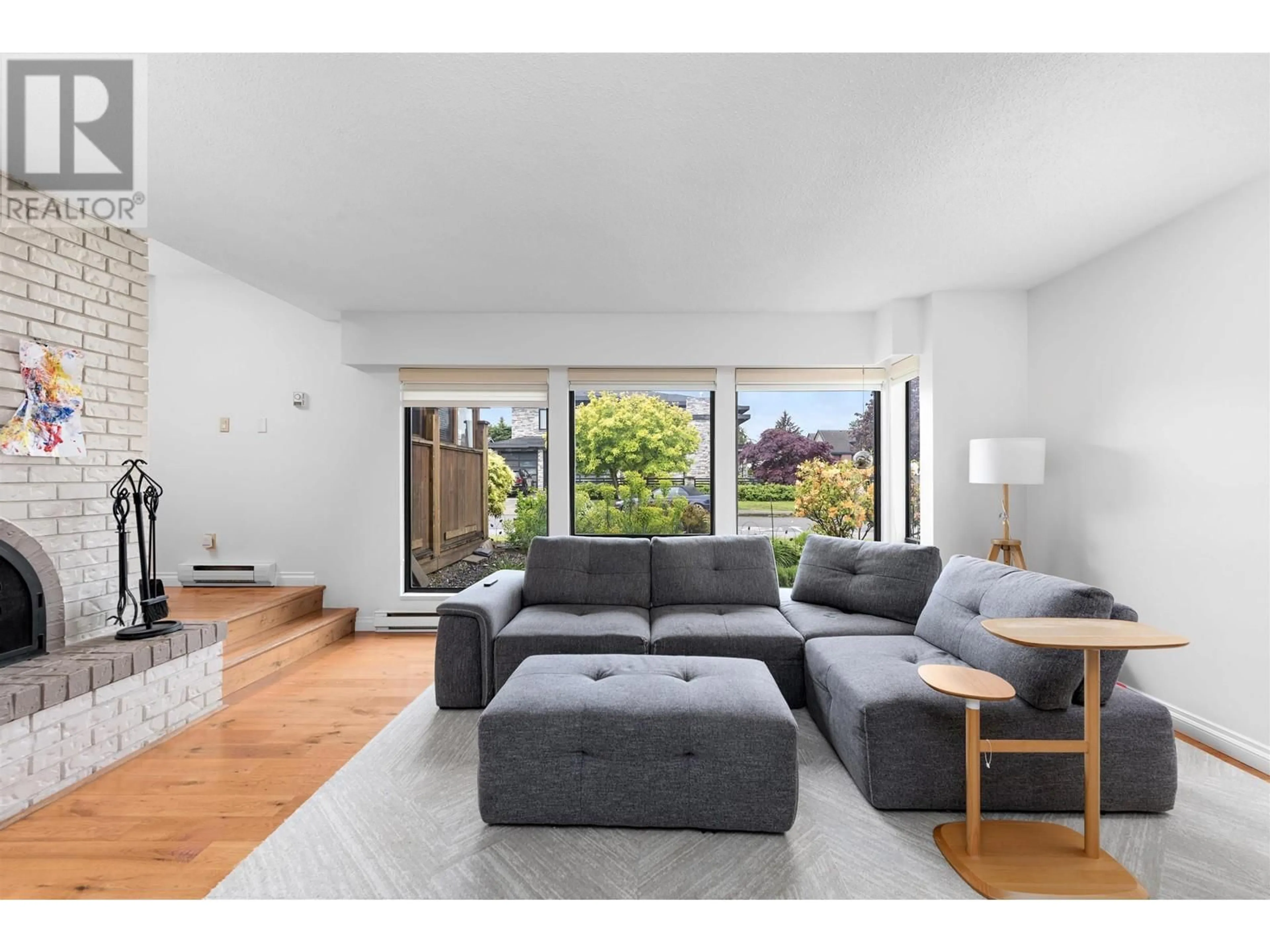 Living room, wood floors for 10940 2ND AVENUE, Richmond British Columbia V7E4M2