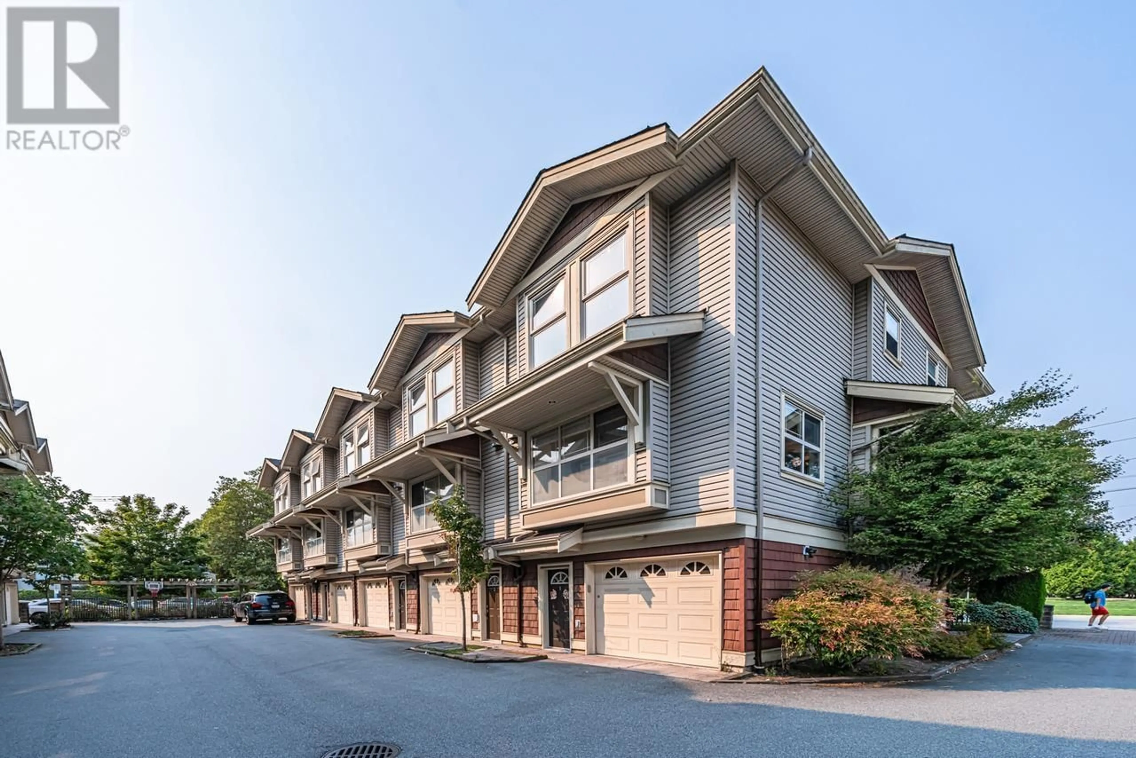 A pic from exterior of the house or condo, the front or back of building for 1 9000 GRANVILLE AVENUE, Richmond British Columbia V6Y1P8