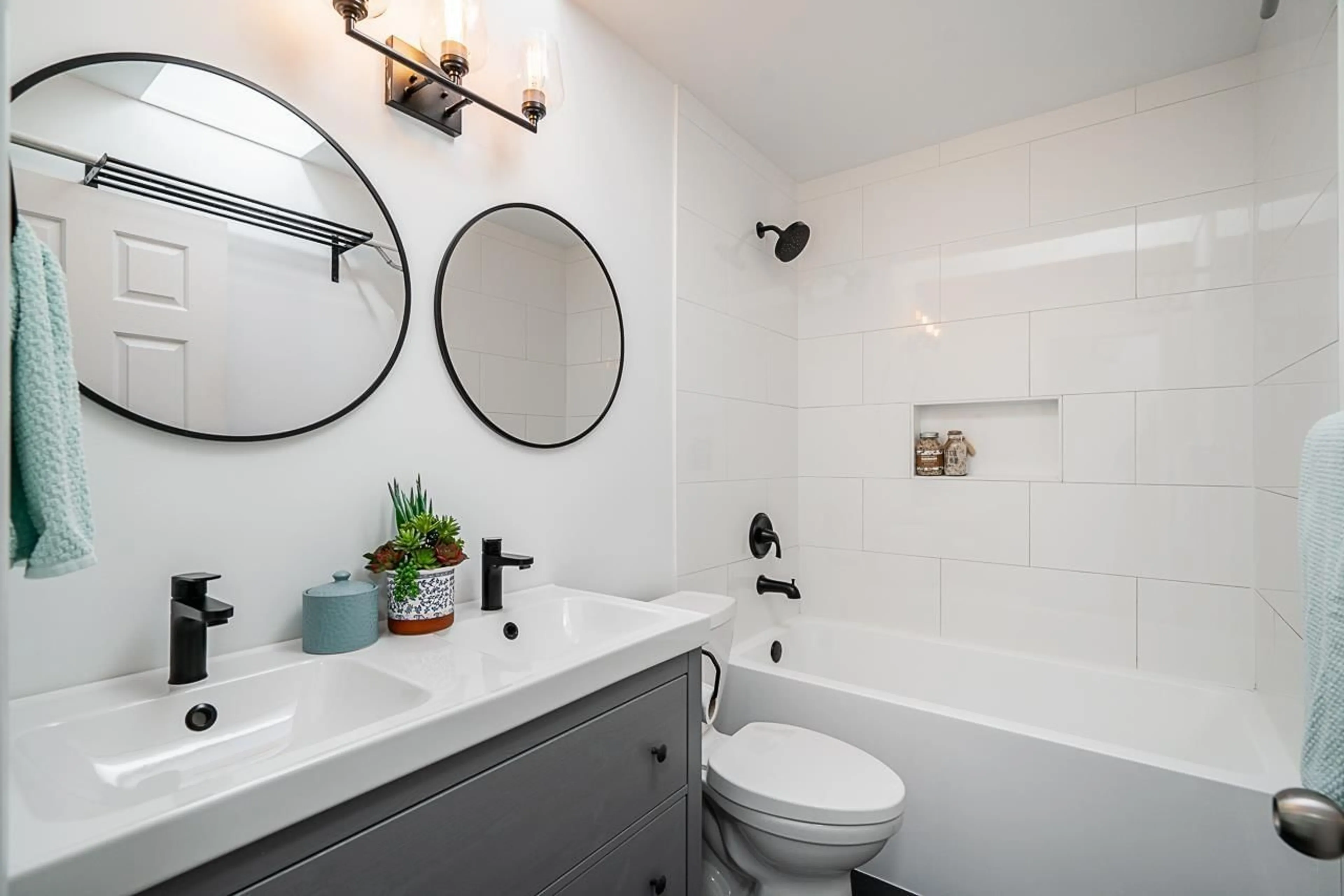 Contemporary bathroom for 20573 48A AVENUE, Langley British Columbia V3A3P4