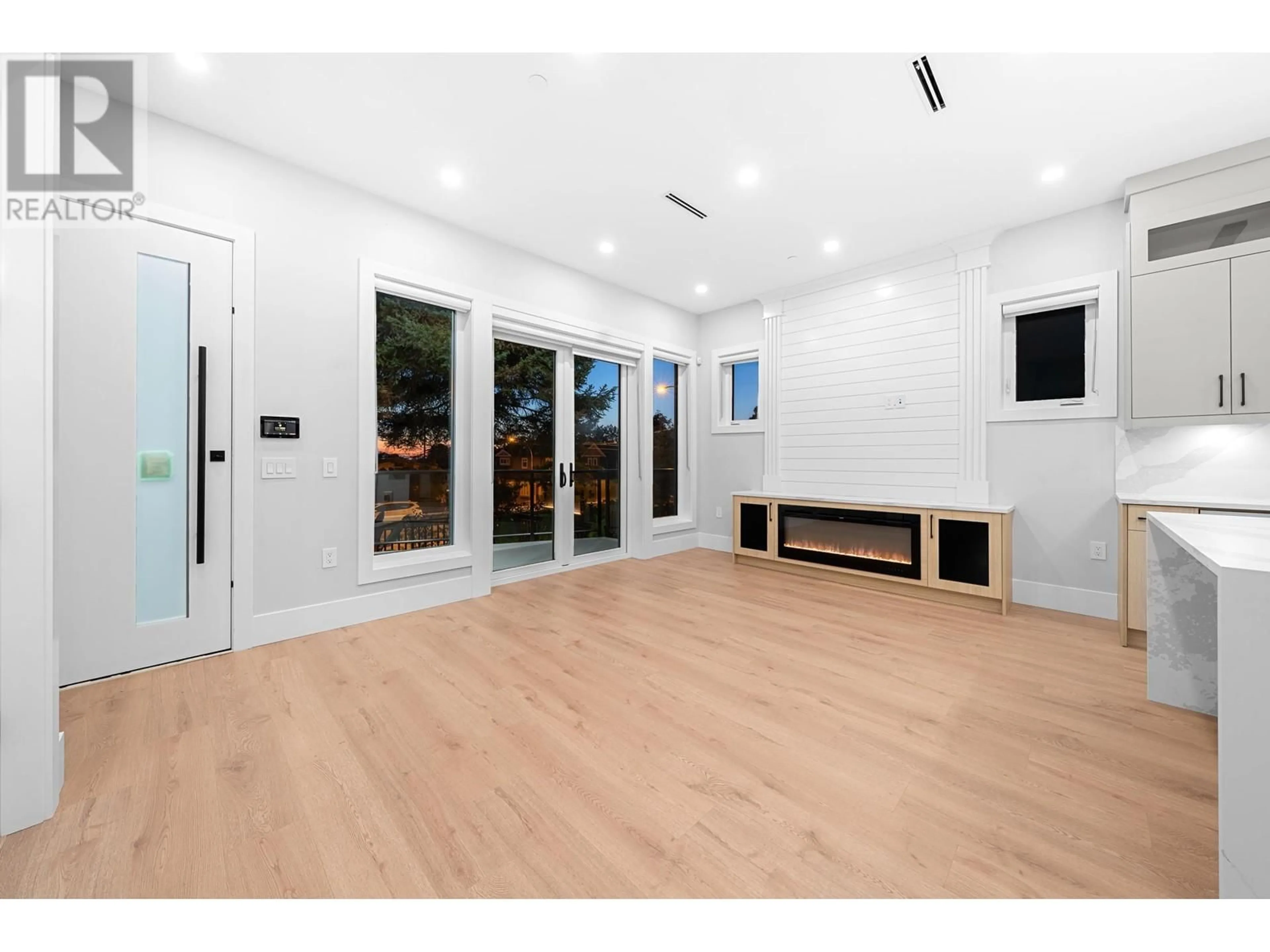 Indoor entryway, wood floors for 4178 SLOCAN STREET, Vancouver British Columbia V5R1Z3